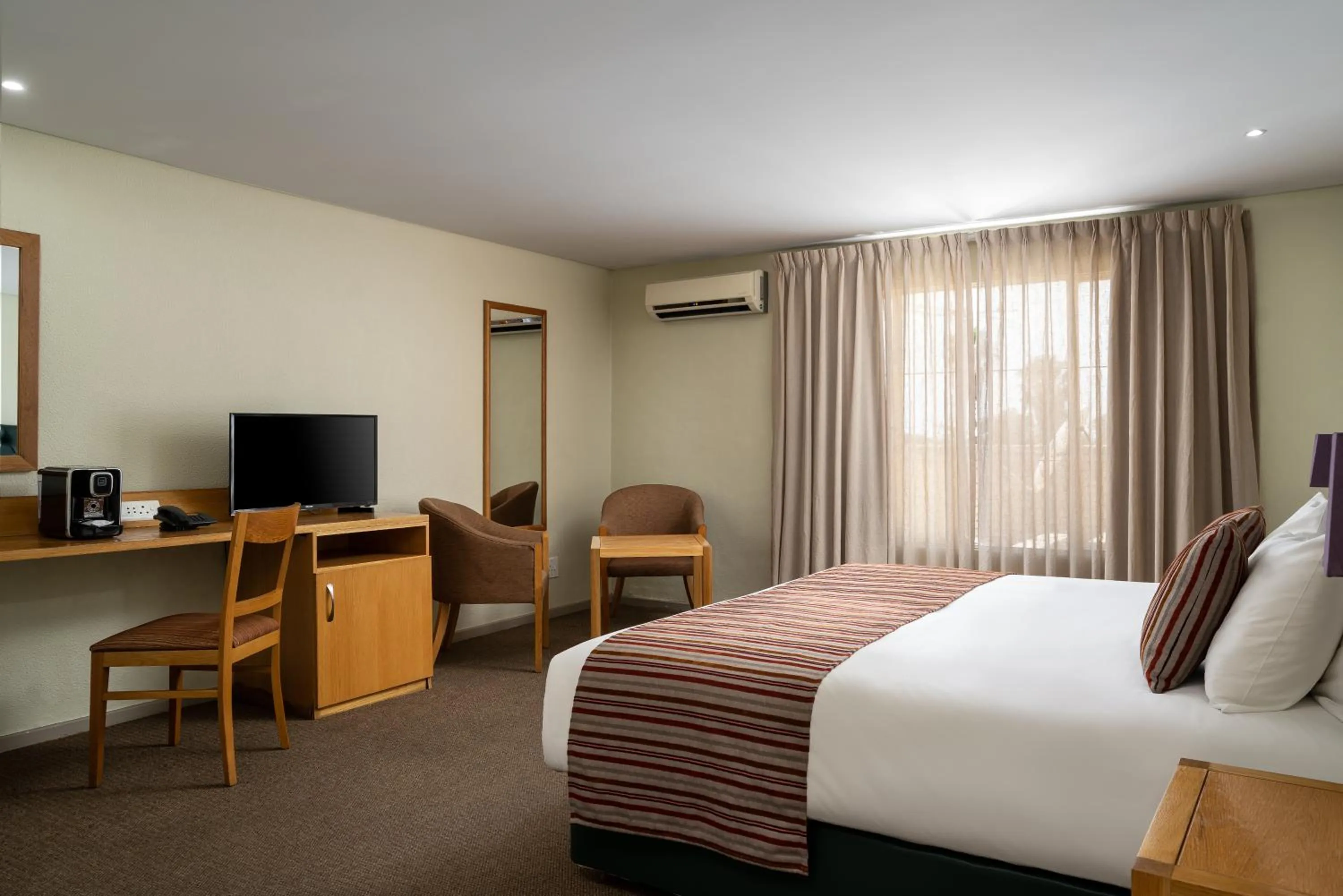 TV and multimedia, Bed in River City Inn