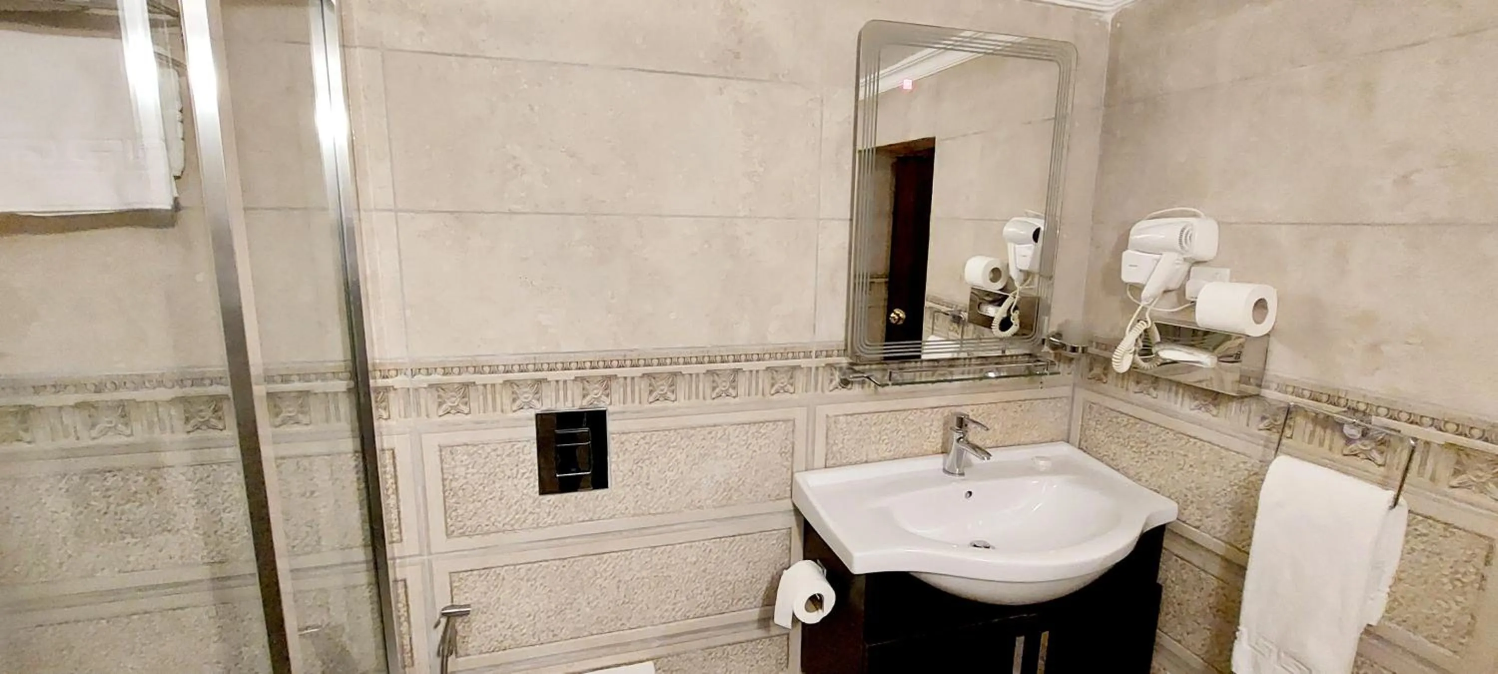 Shower in Hayat Zaman Hotel And Resort Petra