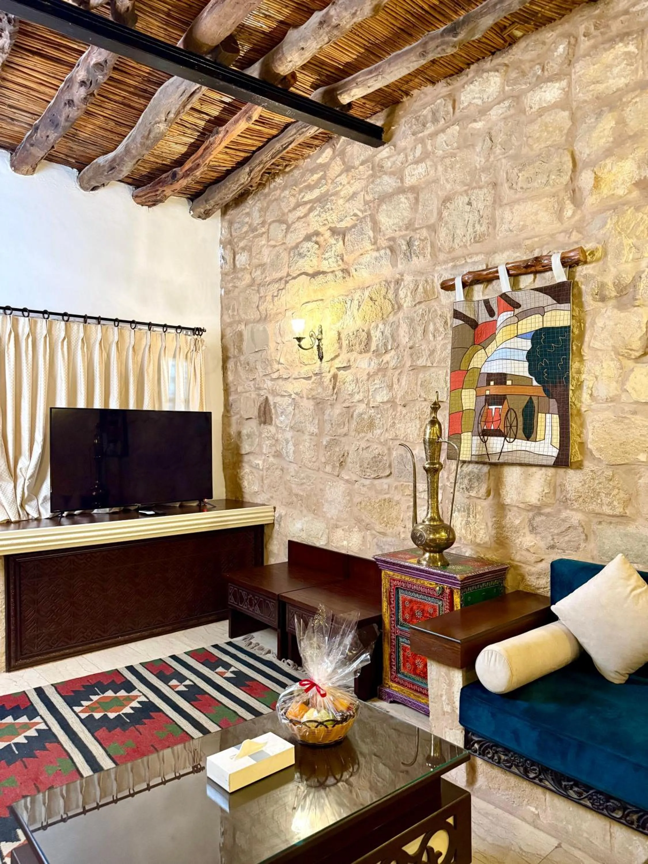 Communal lounge/ TV room in Hayat Zaman Hotel And Resort Petra