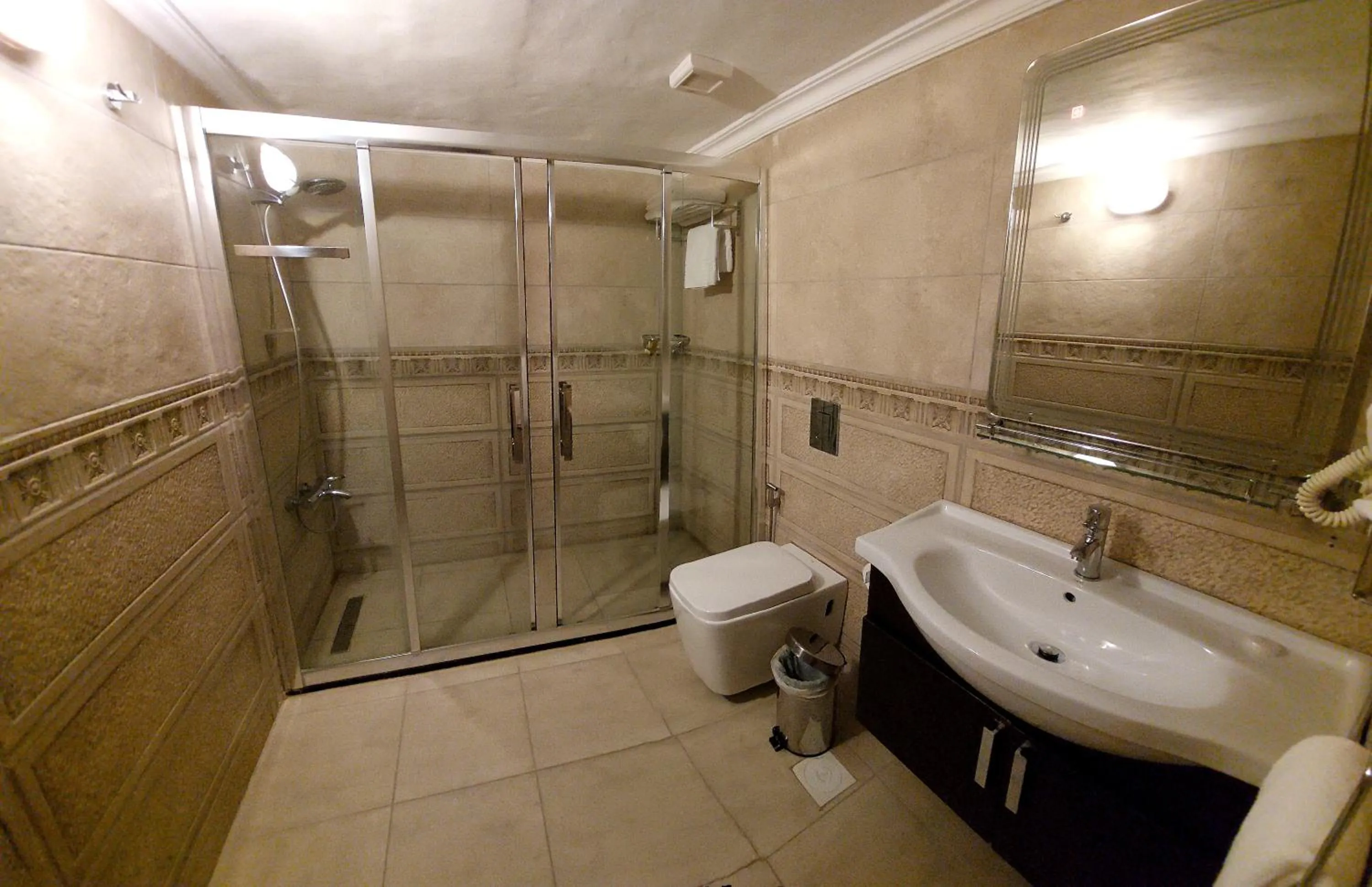 Shower in Hayat Zaman Hotel And Resort Petra