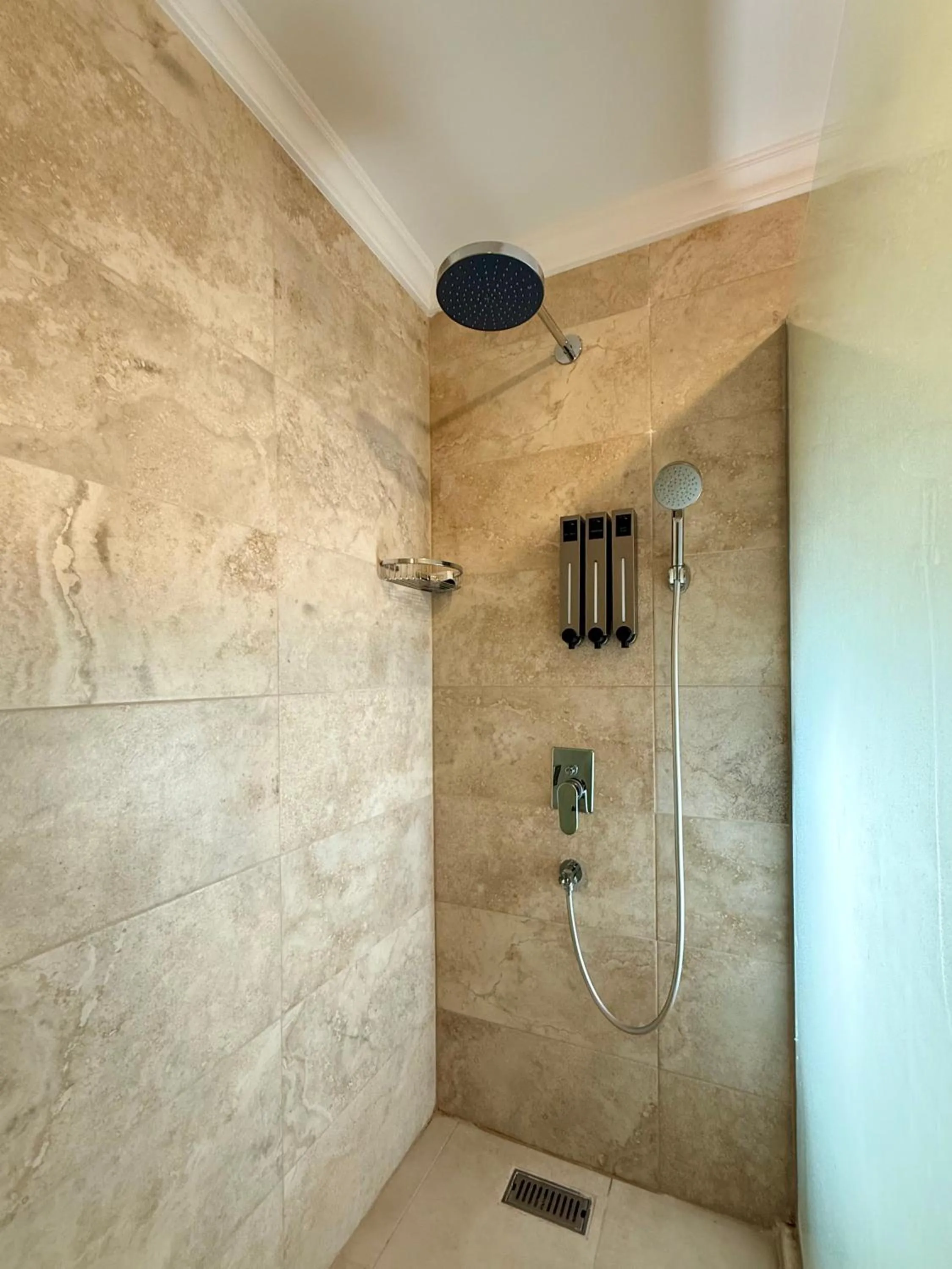 Shower in Hayat Zaman Hotel And Resort Petra