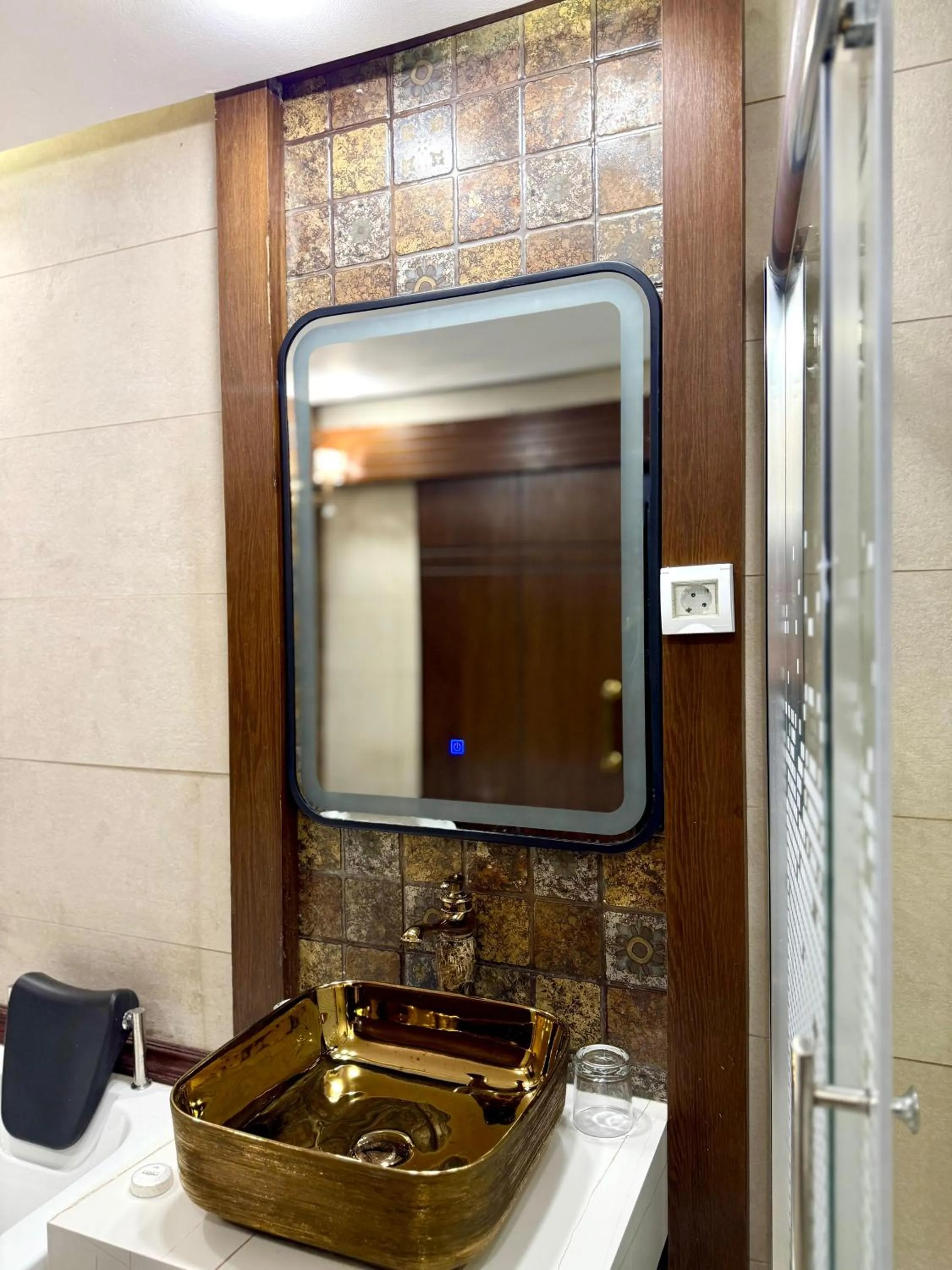 Shower in Hayat Zaman Hotel And Resort Petra