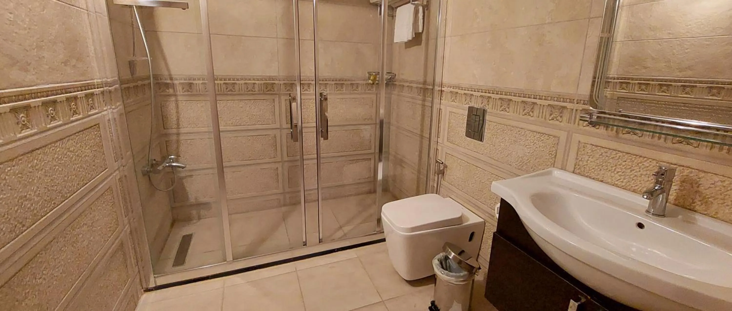 Shower in Hayat Zaman Hotel And Resort Petra