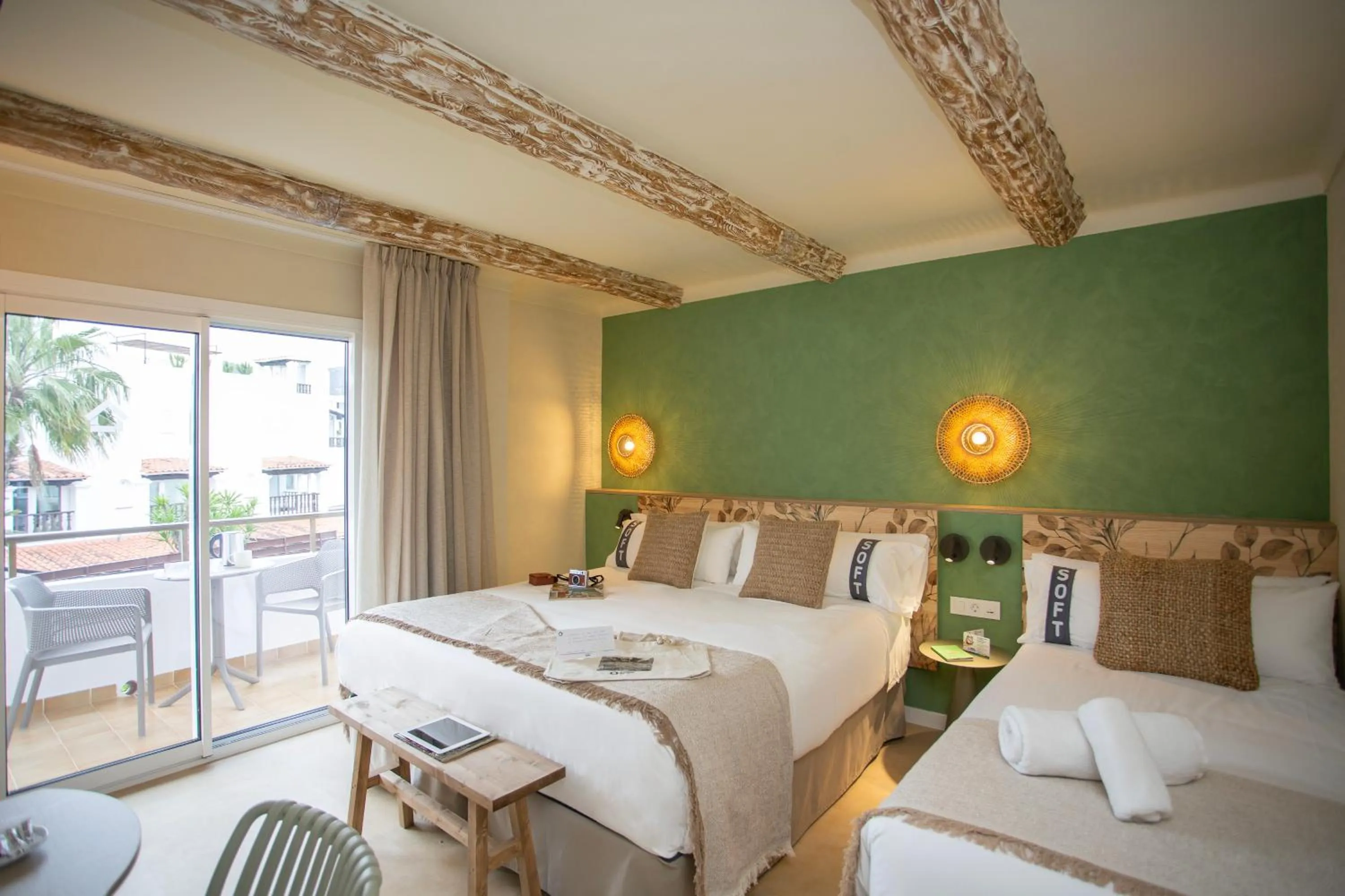 Photo of the whole room, Bed in Casual Bahía Ibiza