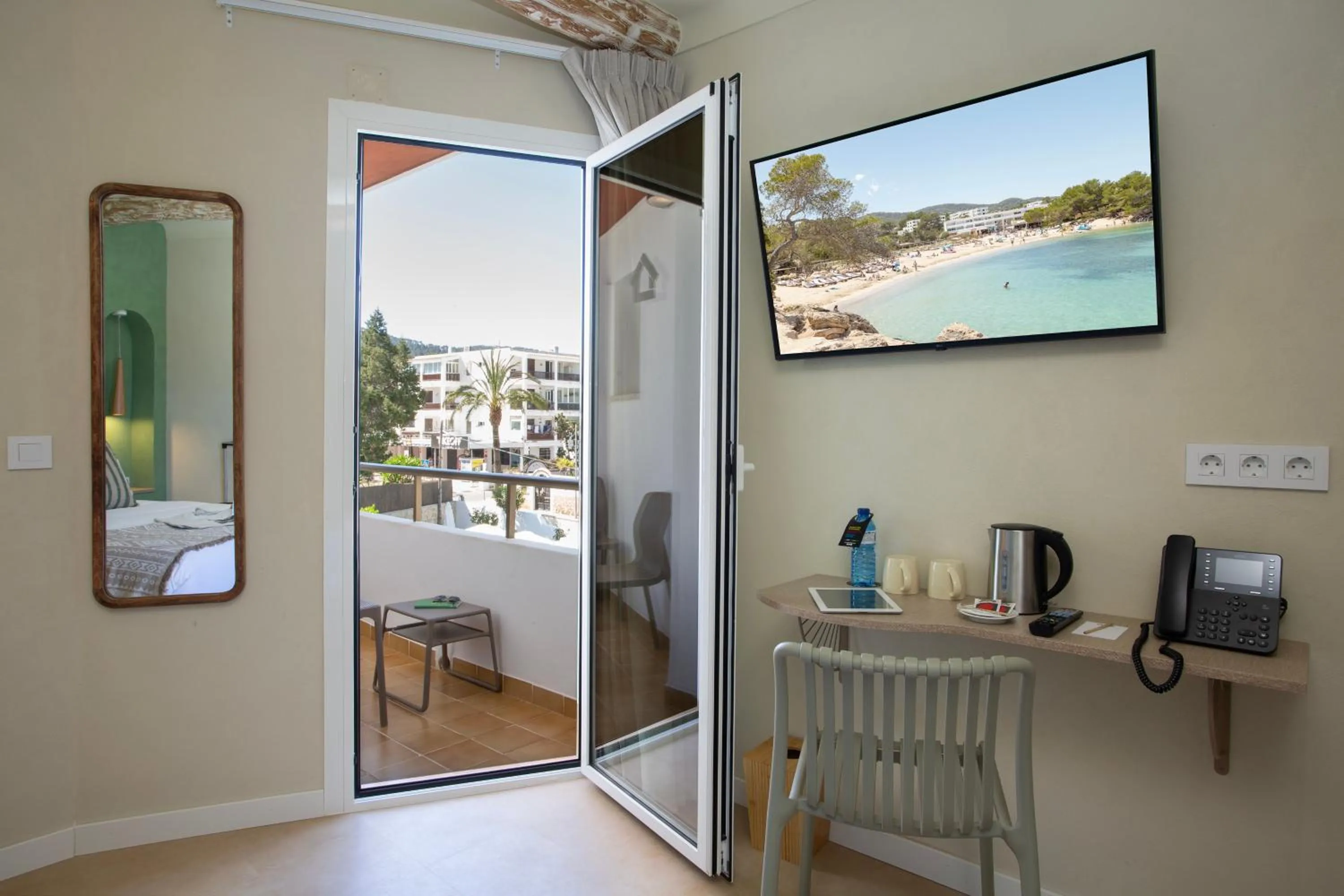 Photo of the whole room in Casual Bahía Ibiza