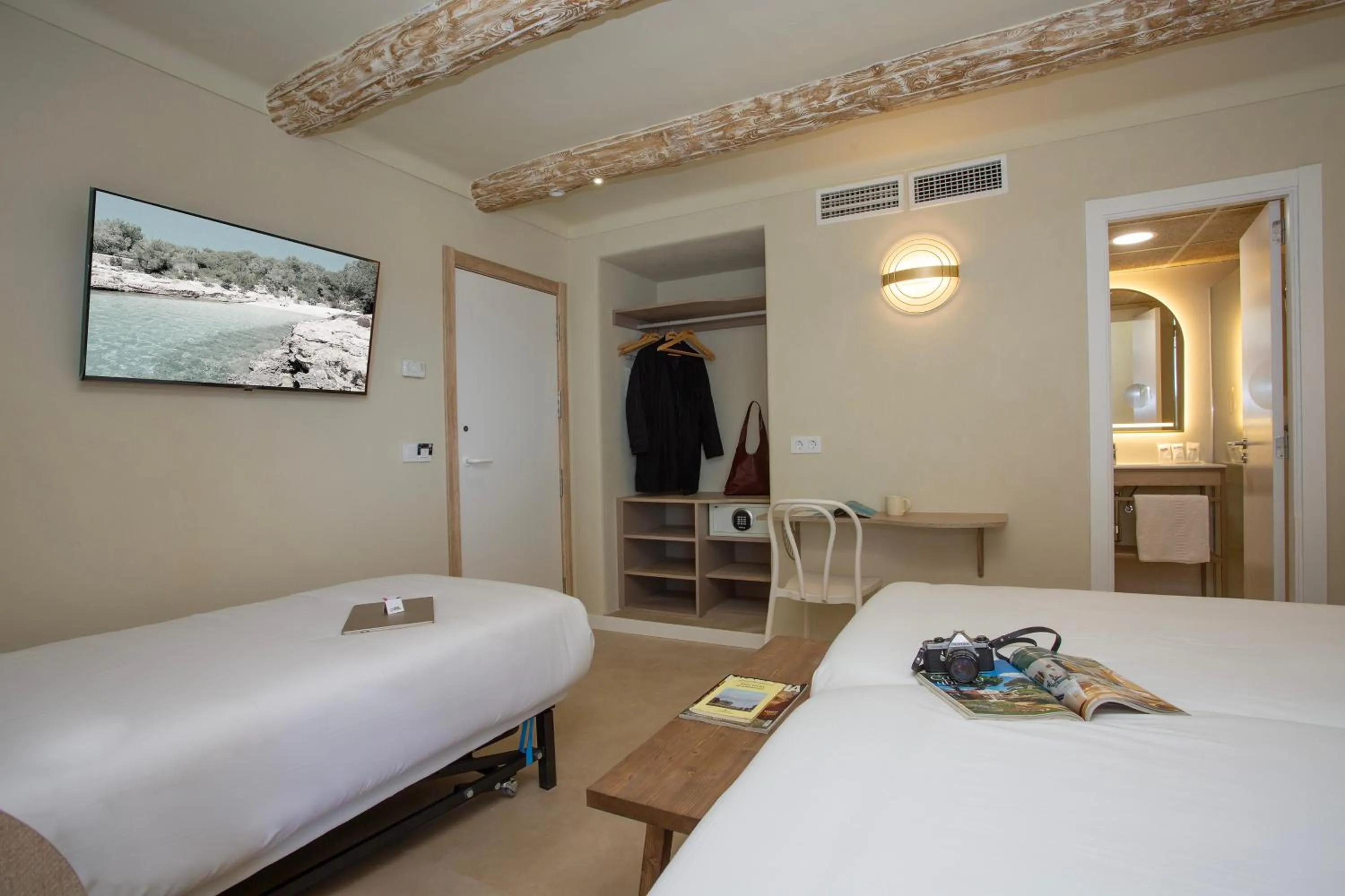 Photo of the whole room, Bed in Casual Bahía Ibiza