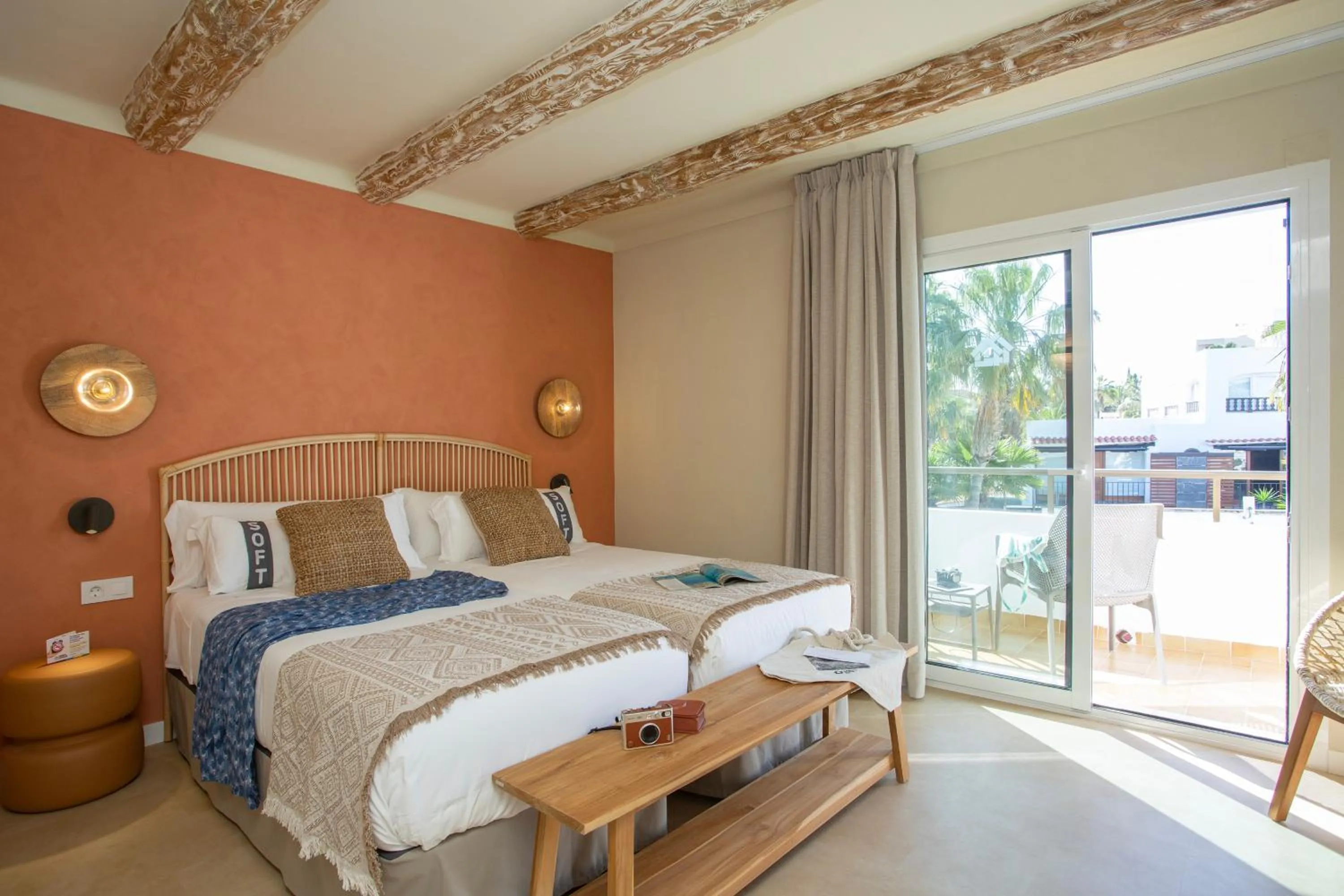 Photo of the whole room, Bed in Casual Bahía Ibiza