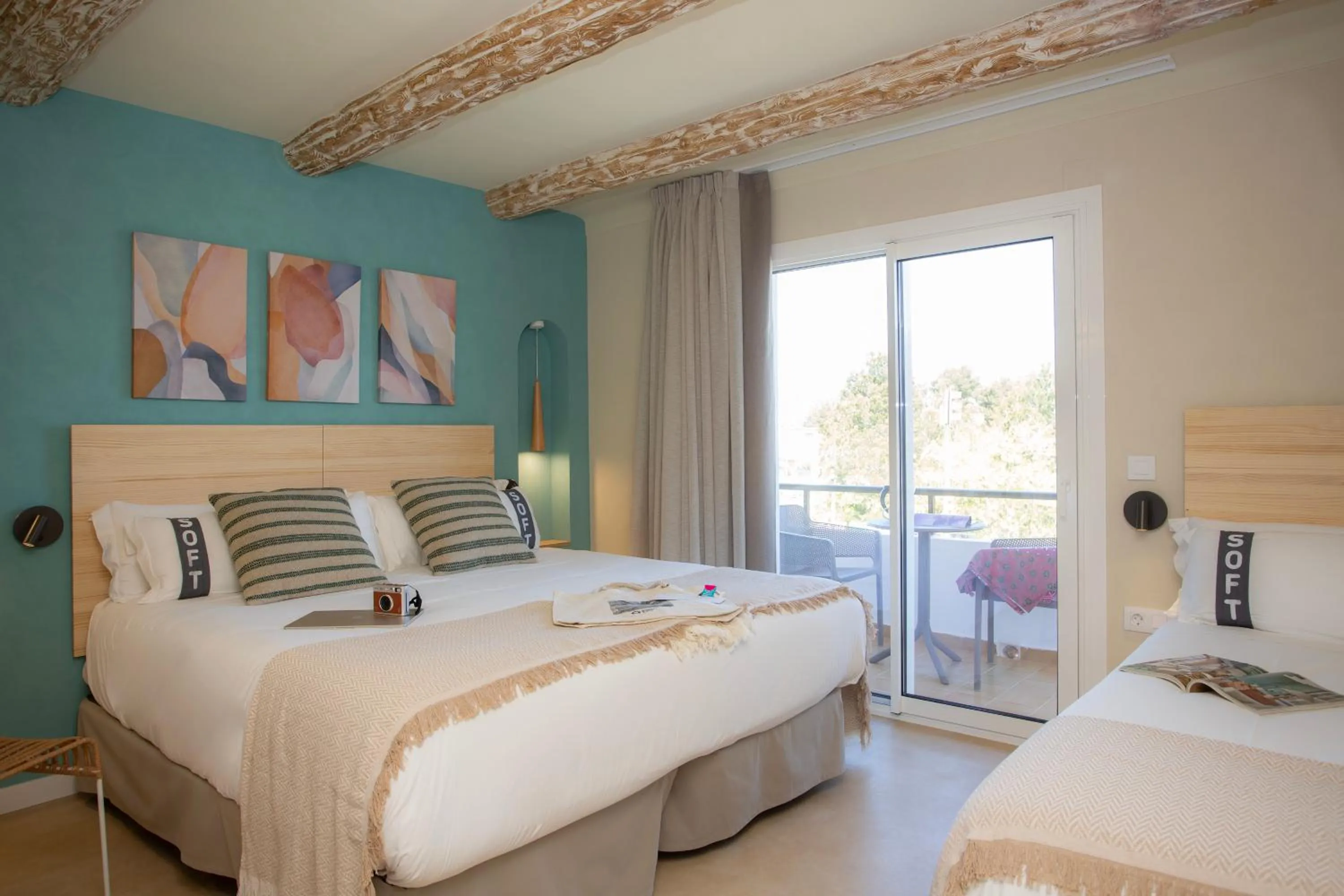 Photo of the whole room, Bed in Casual Bahía Ibiza