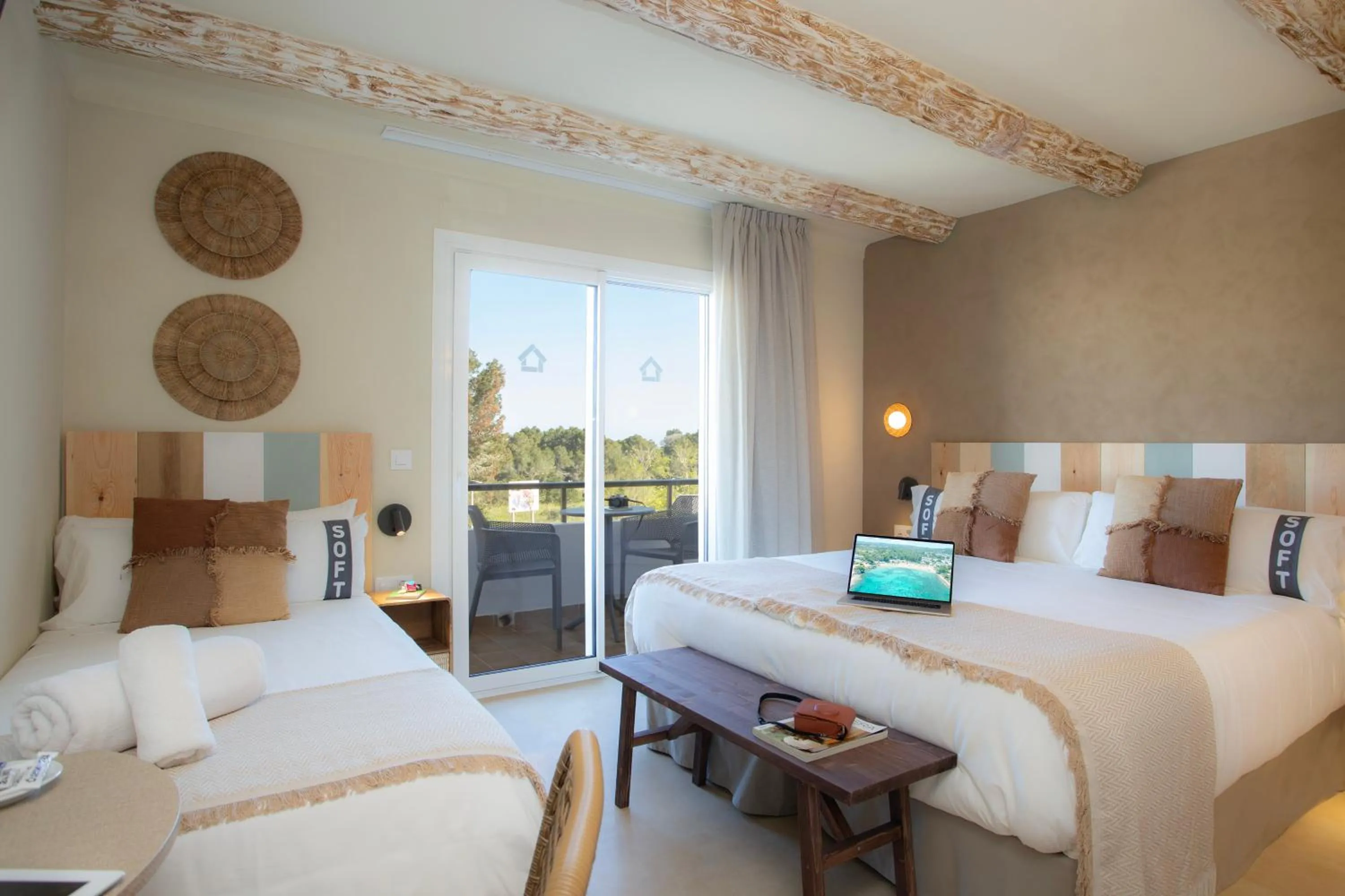 Photo of the whole room, Bed in Casual Bahía Ibiza