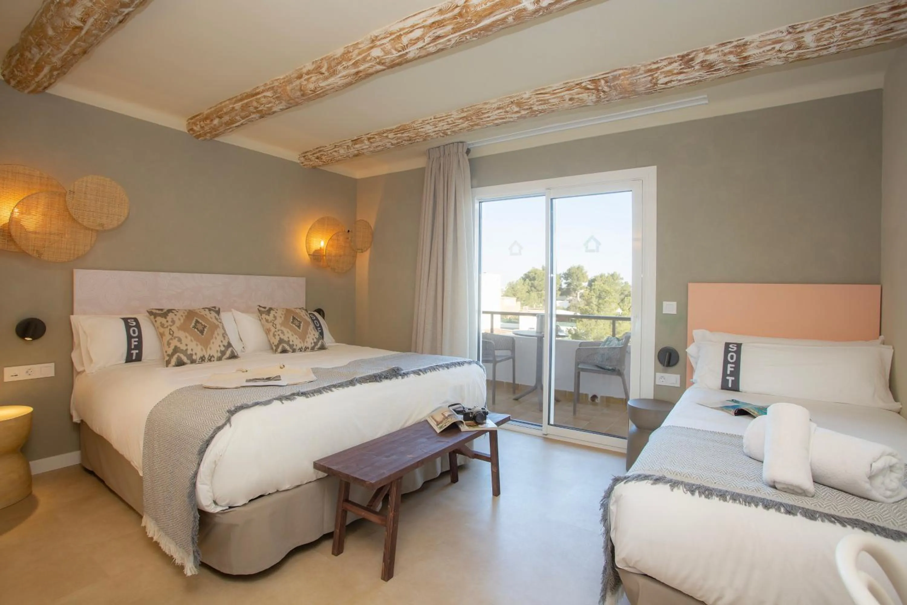 Photo of the whole room, Bed in Casual Bahía Ibiza