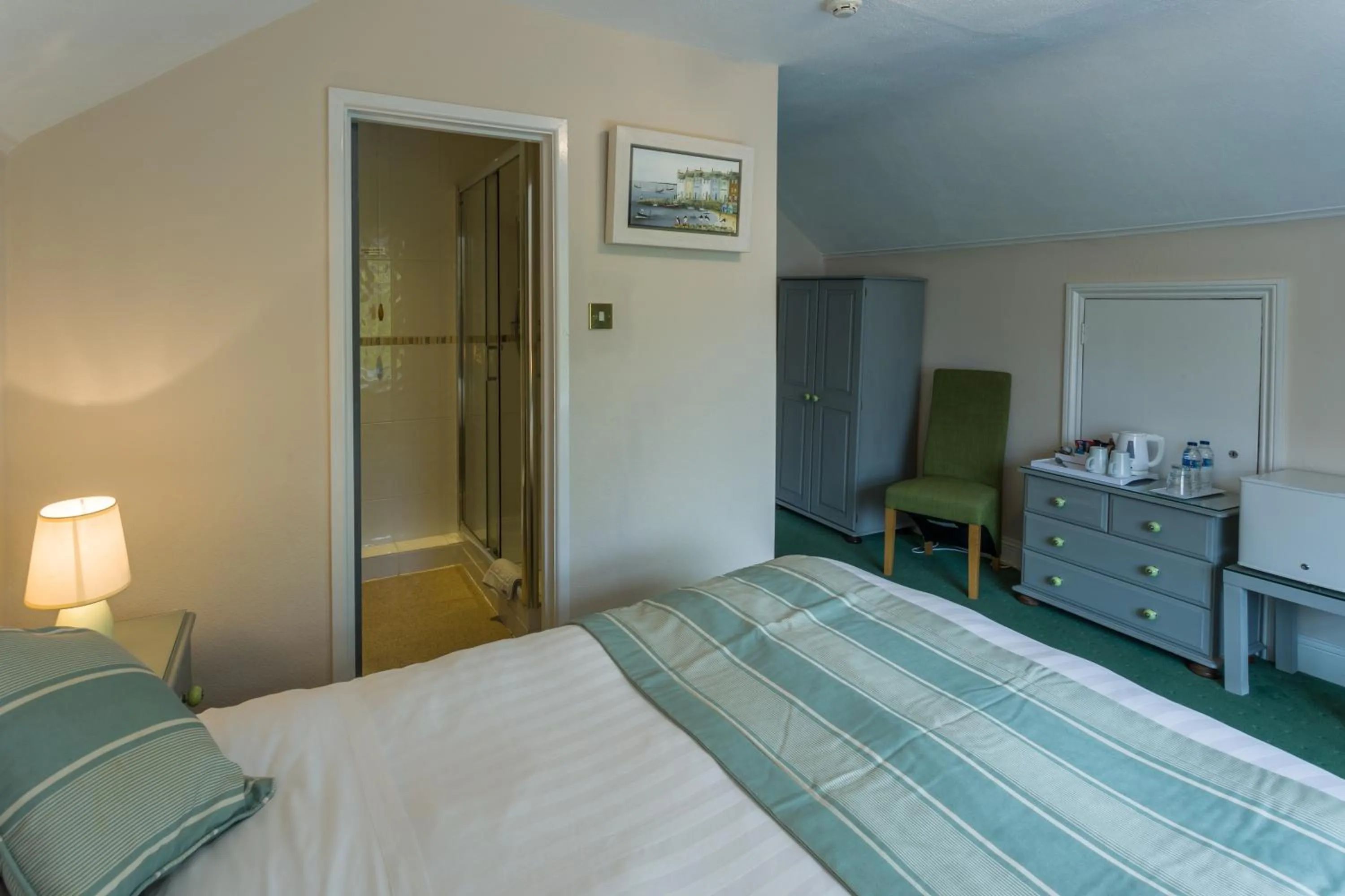 Photo of the whole room, Bed in The Rosscourt