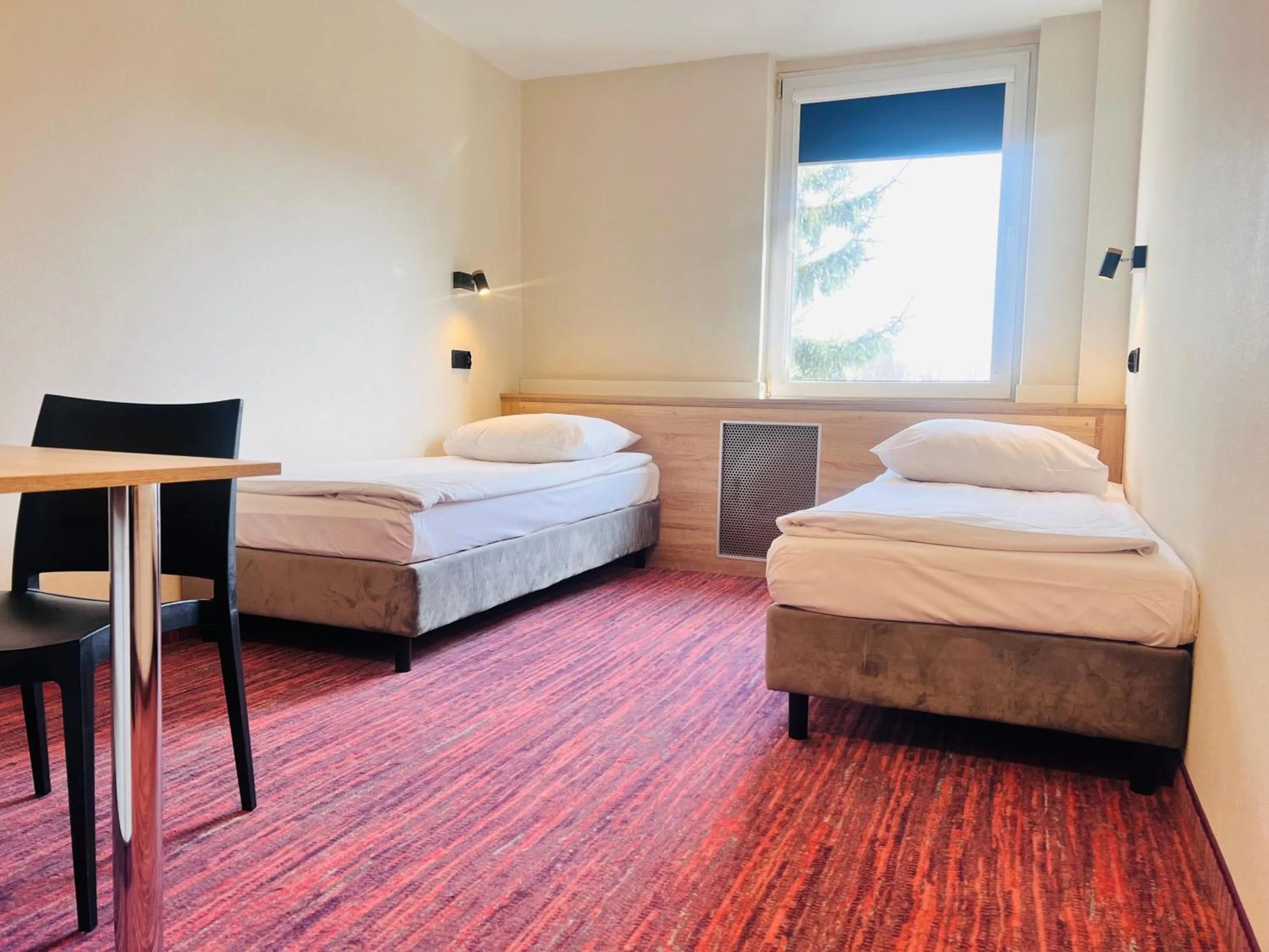 Photo of the whole room, Bed in Hotel ROK