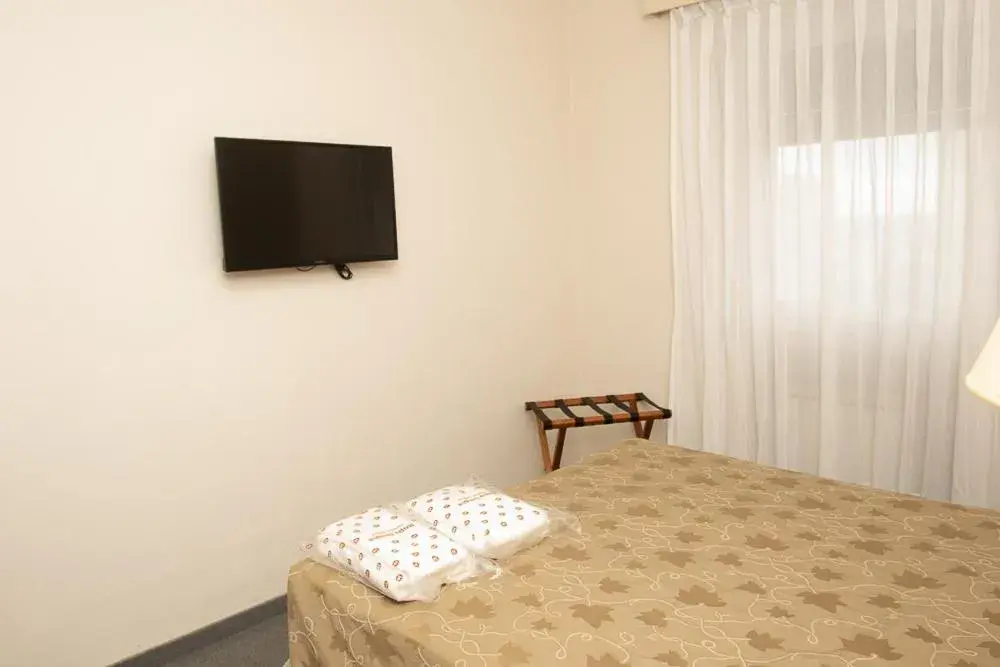 Bedroom, Bed in Comodoro Hotel Bedroom, Bed in Comodoro Hotel