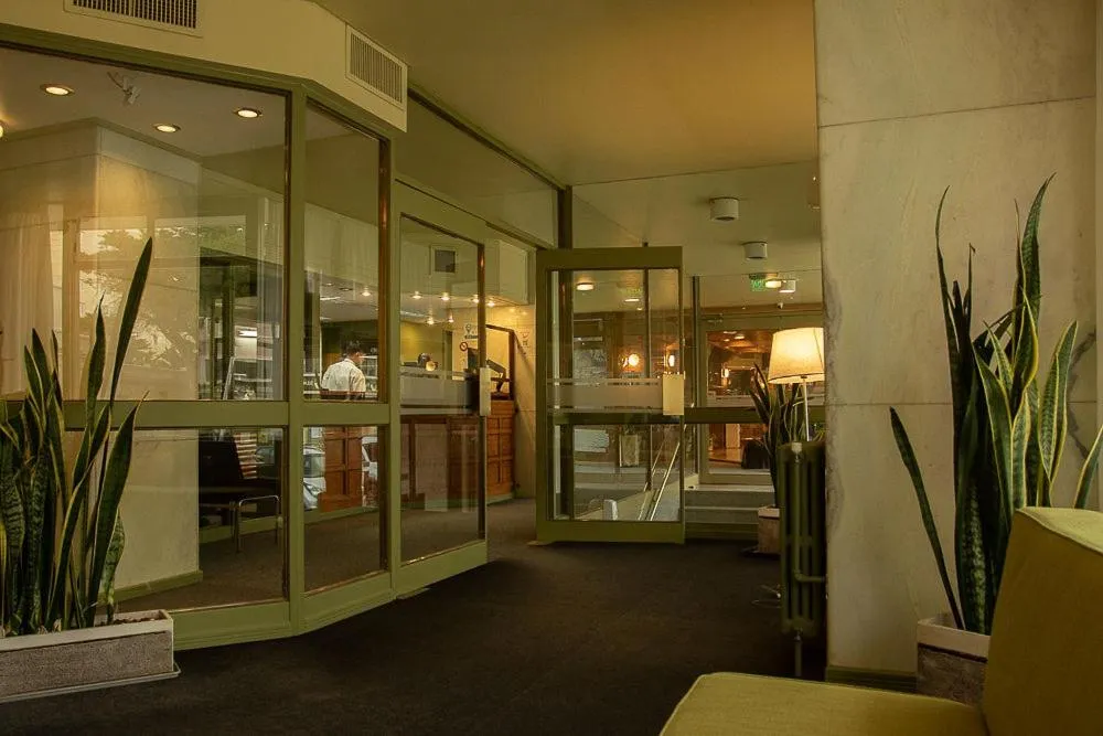 Living room in Comodoro Hotel