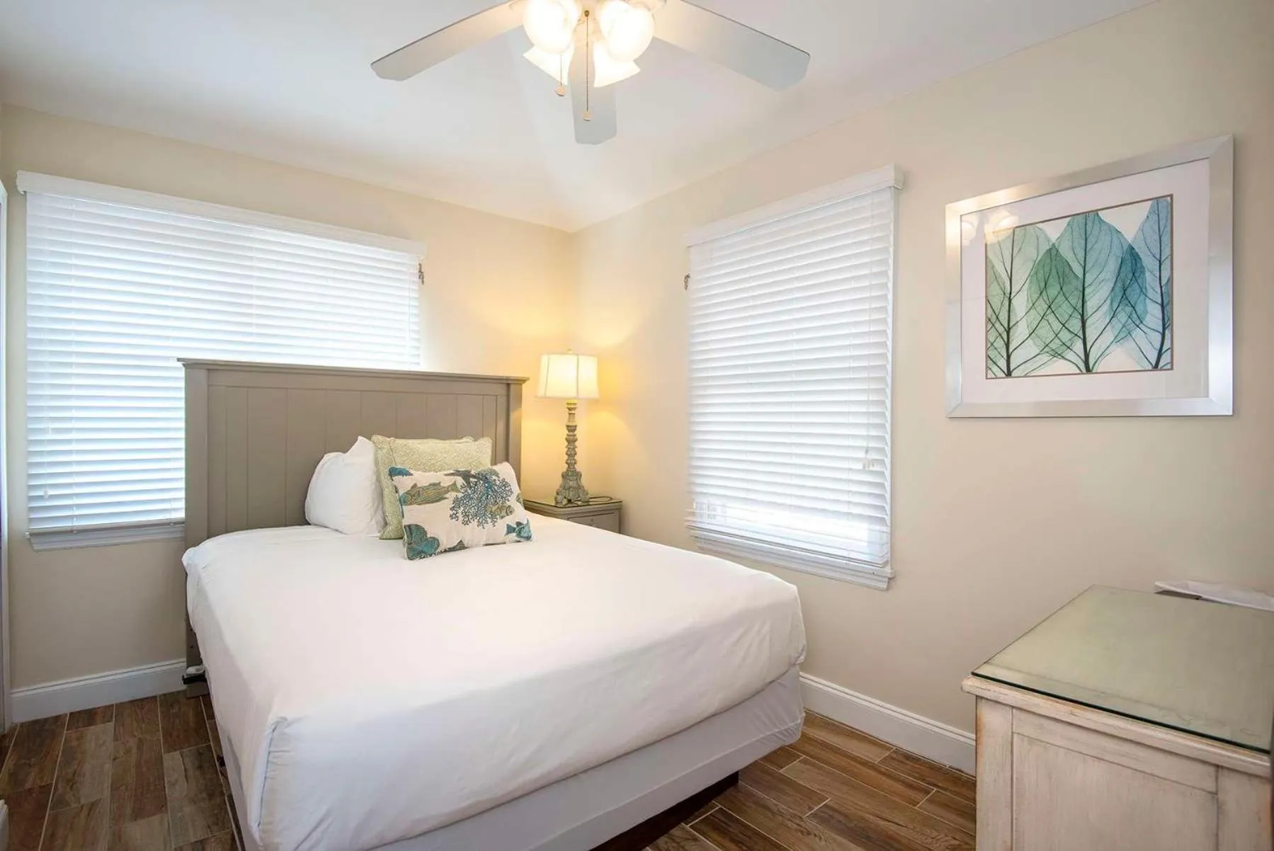 Photo of the whole room, Bed in Hawks Cay Resort