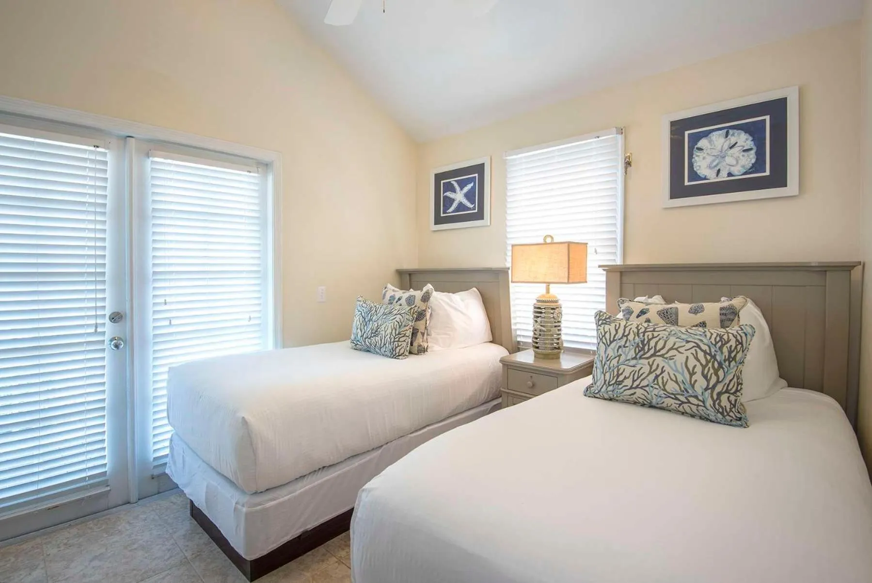 Photo of the whole room, Bed in Hawks Cay Resort