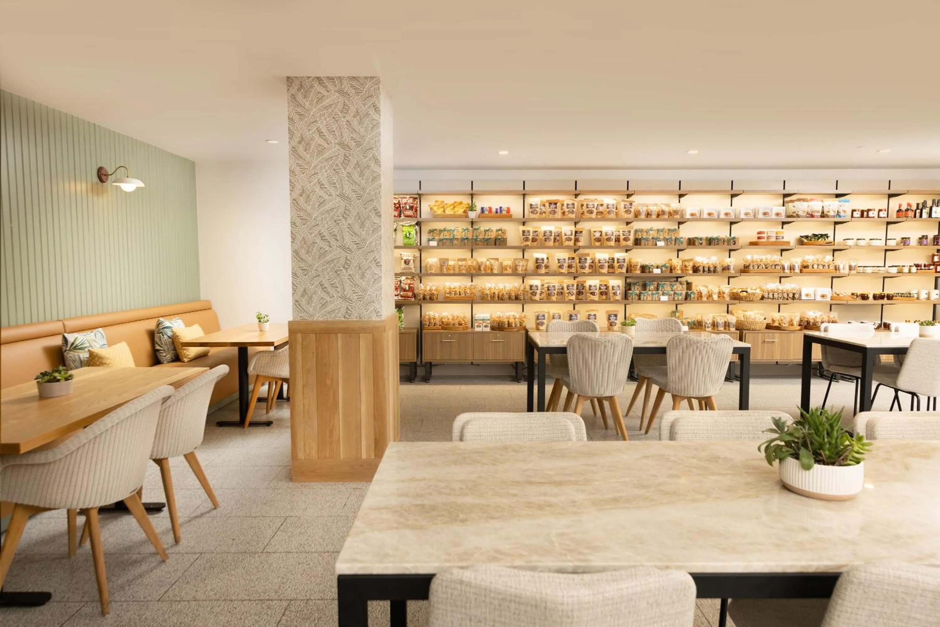 Dining area in Hawks Cay Resort