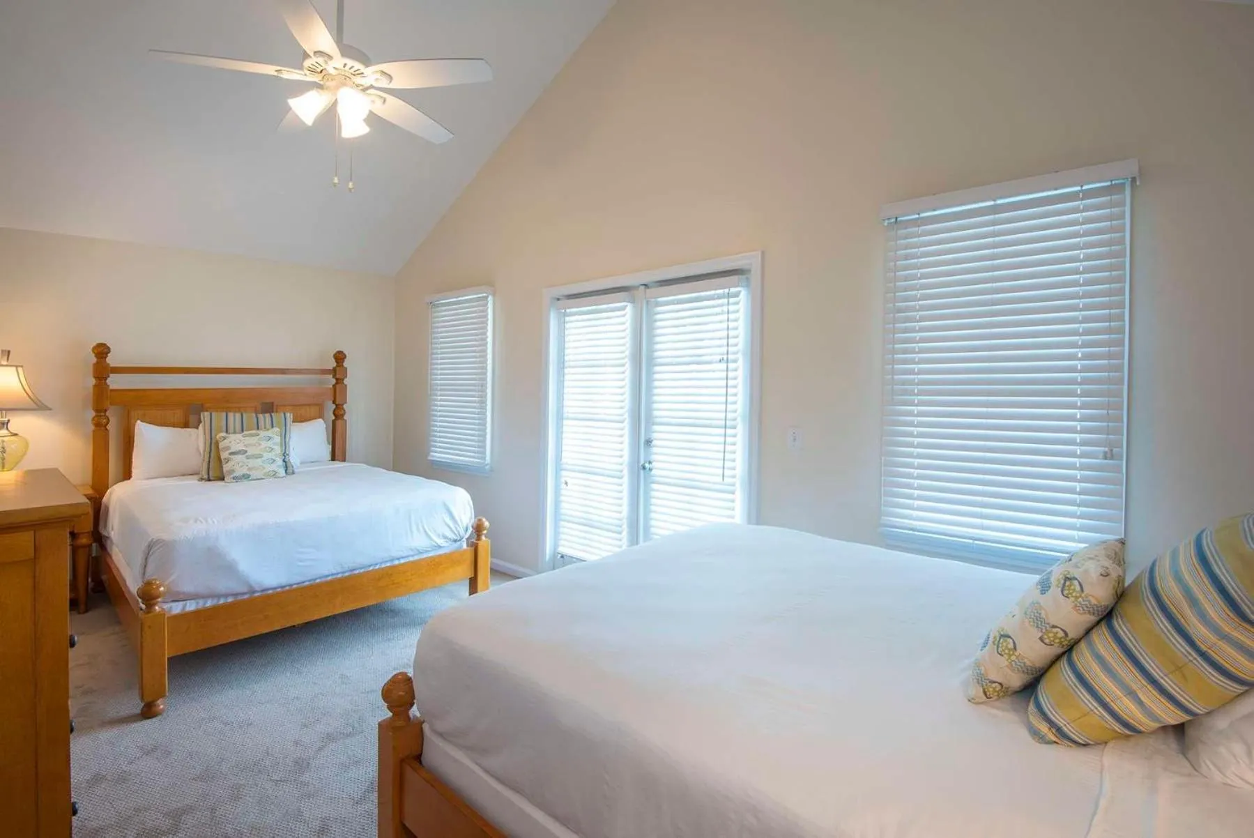 Photo of the whole room, Bed in Hawks Cay Resort
