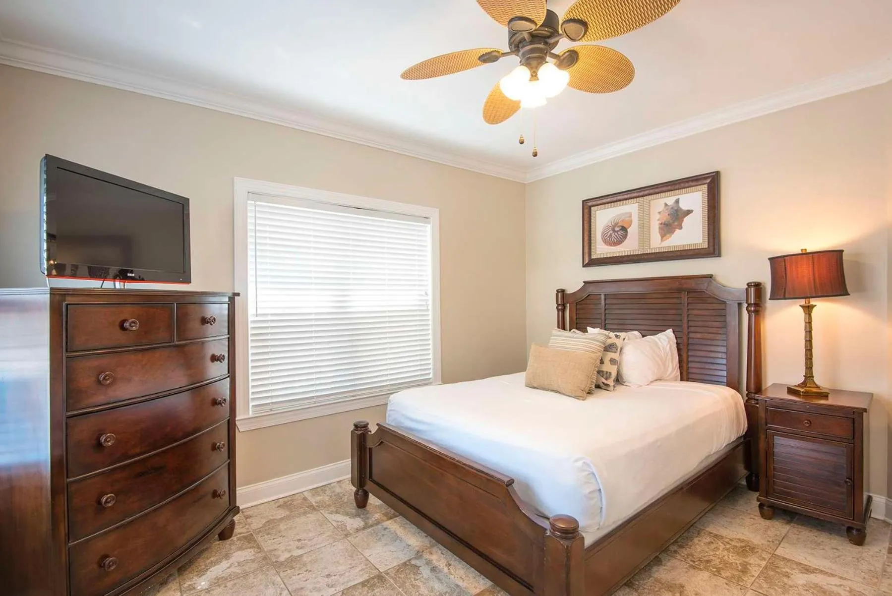 Photo of the whole room, Bed in Hawks Cay Resort