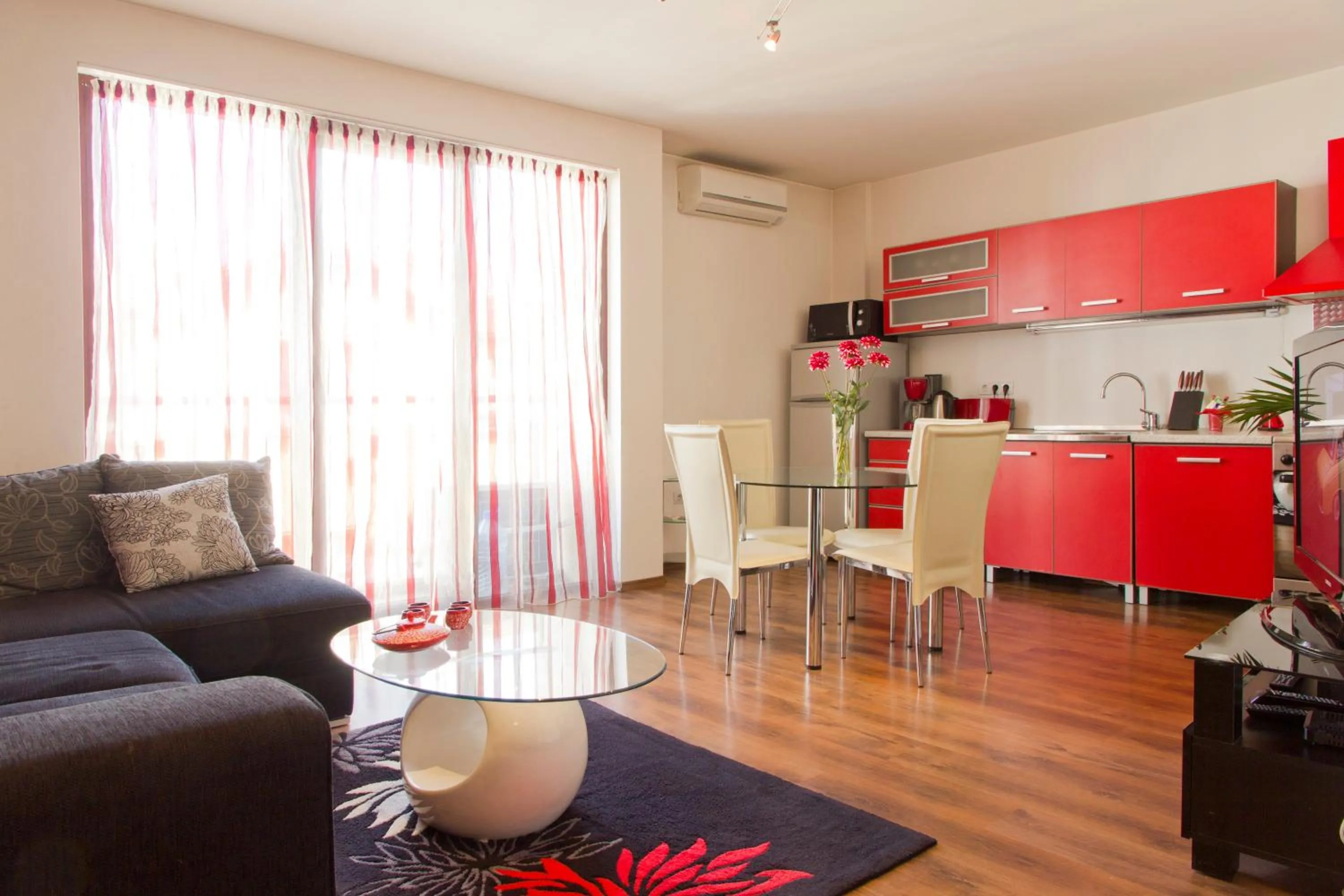 Kitchen or kitchenette in Grand Vitosha Apartments