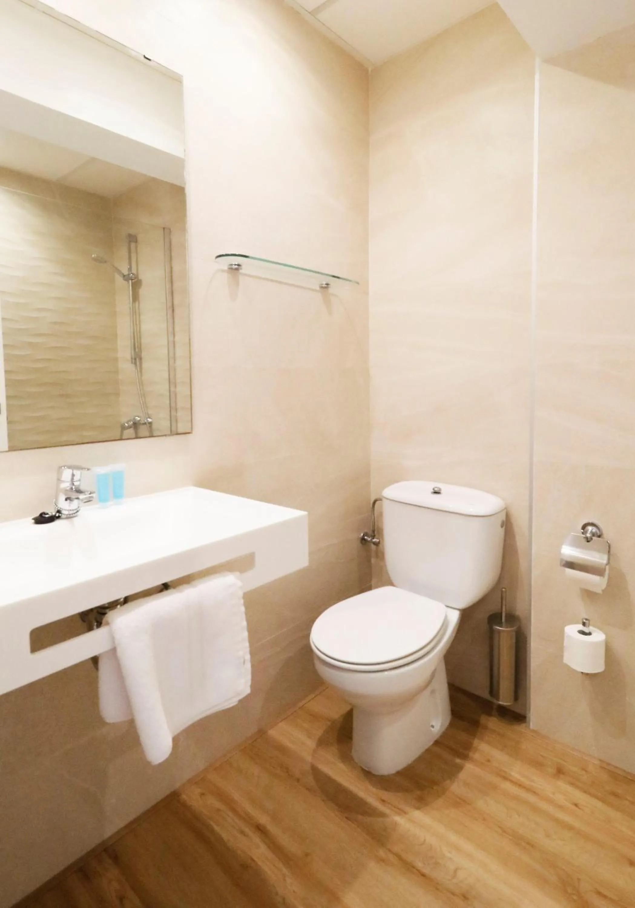 Shower in Hotel Gabarda