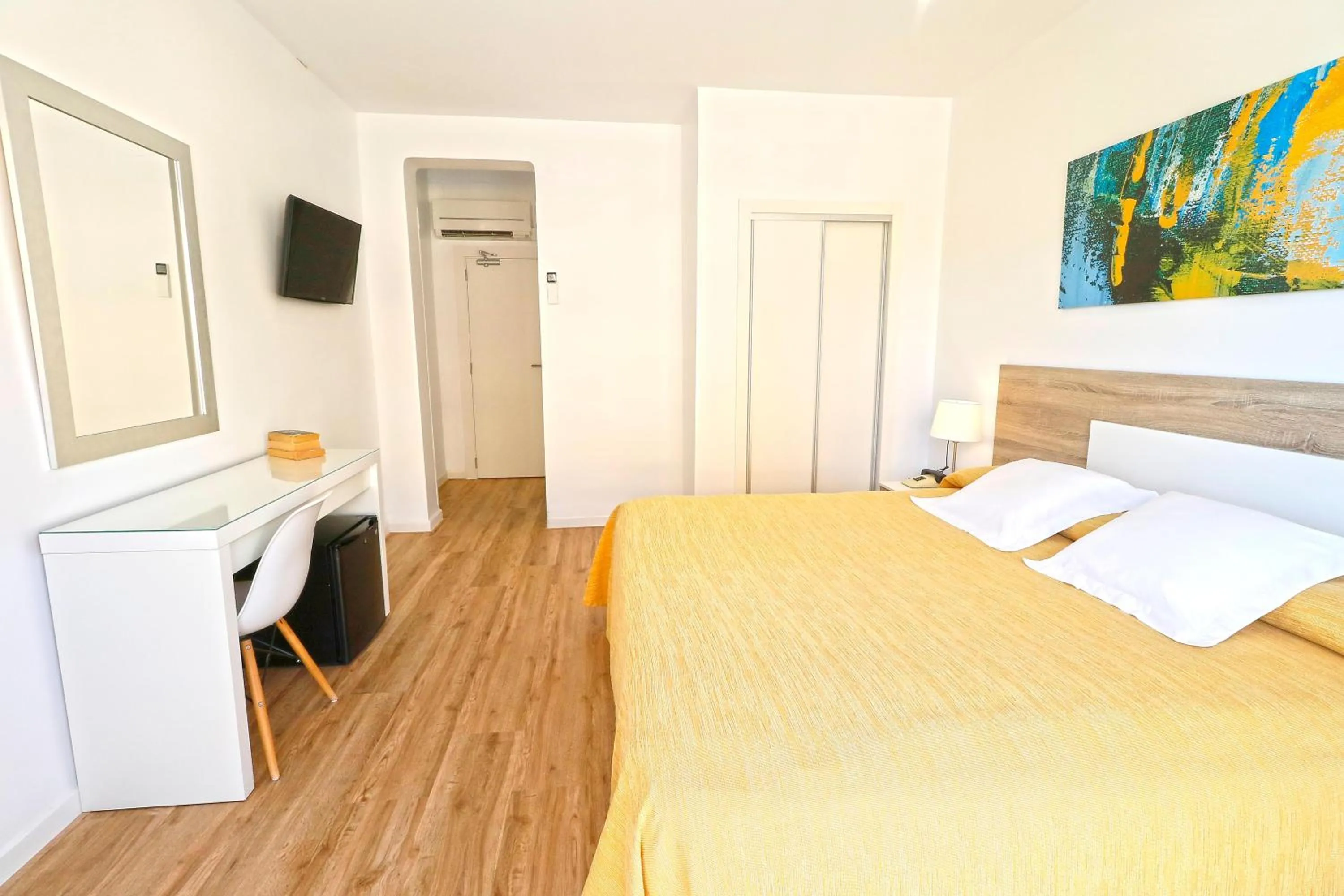 Photo of the whole room, Bed in Hotel Gabarda