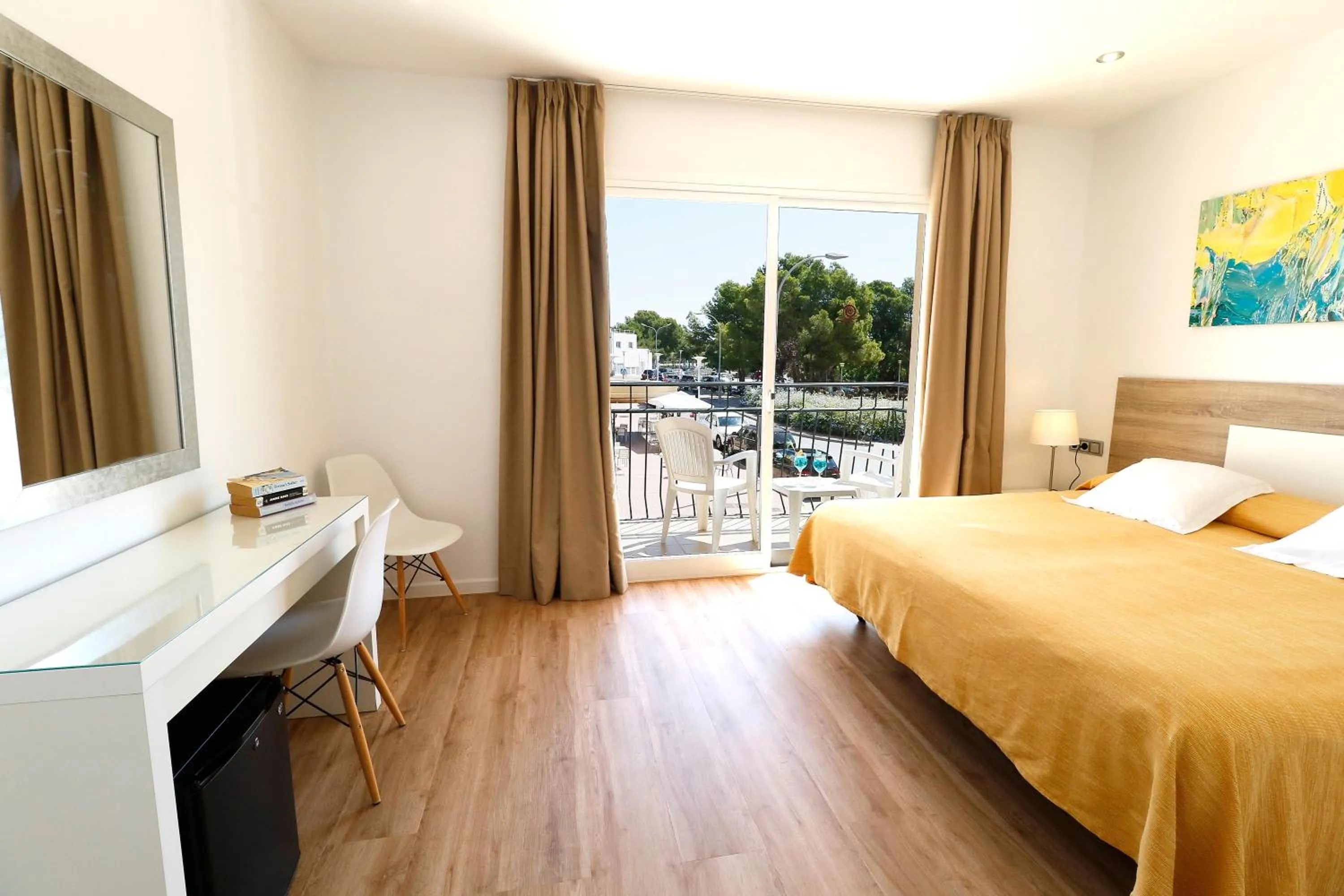 Photo of the whole room, Bed in Hotel Gabarda