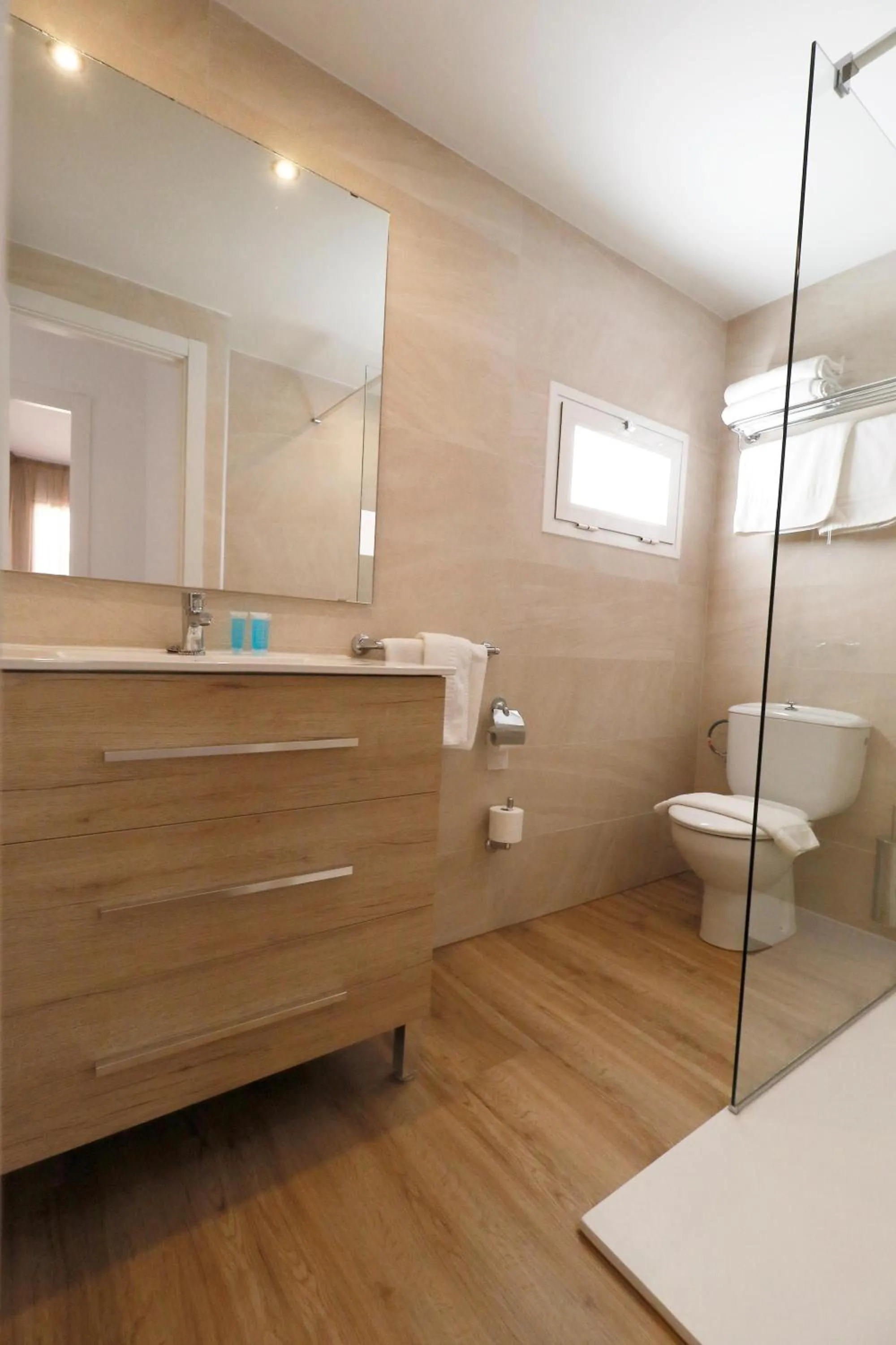 Shower in Naika Studios & Apartments