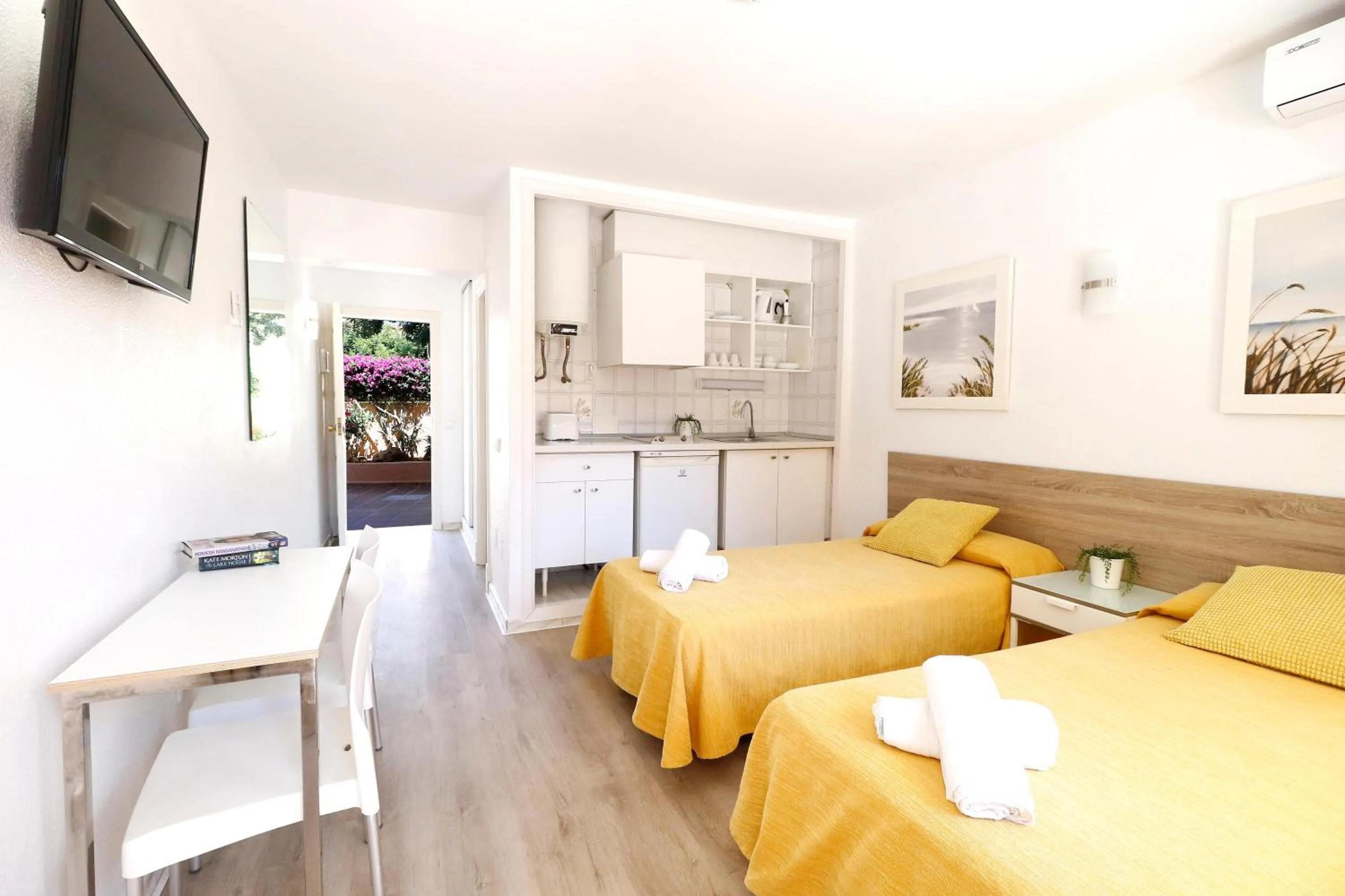 Photo of the whole room in Naika Studios & Apartments