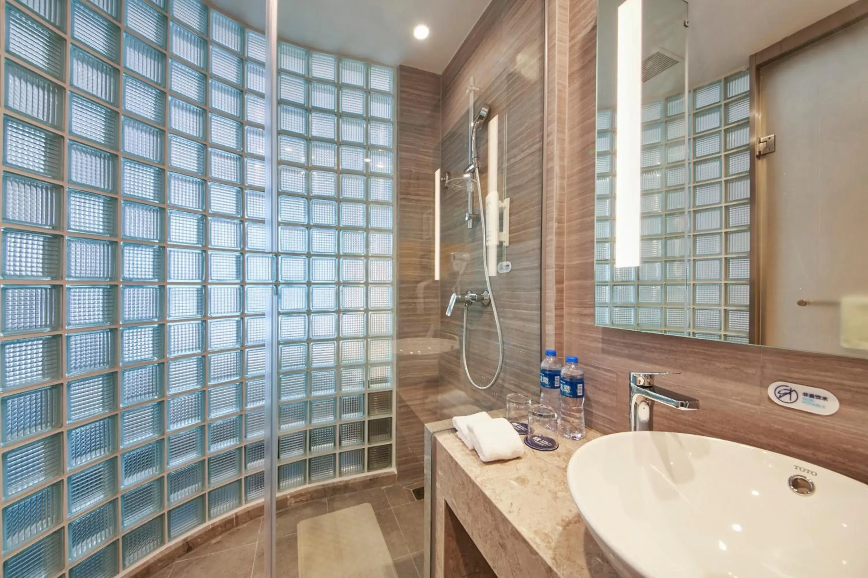 Bedroom in Holiday Inn Express Fuzhou Downtown by IHG Bedroom in Holiday Inn Express Fuzhou Downtown by IHG