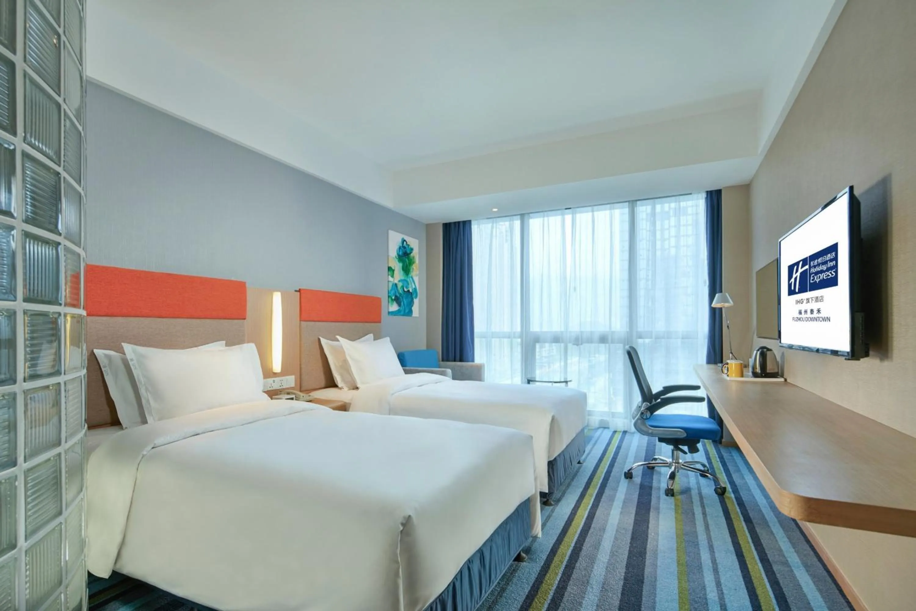 Photo of the whole room, Bed in Holiday Inn Express Fuzhou Downtown by IHG