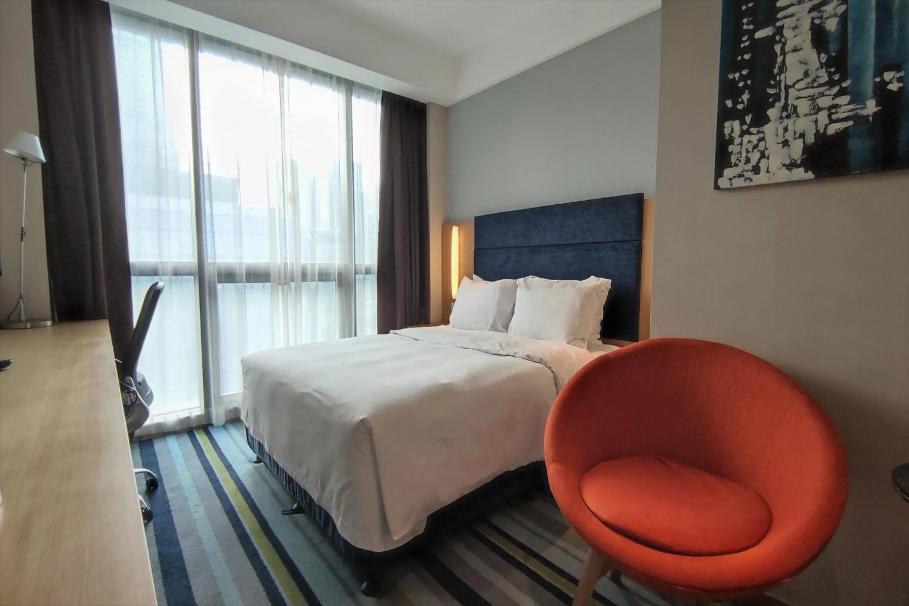 Photo of the whole room, Bed in Holiday Inn Express Fuzhou Downtown by IHG