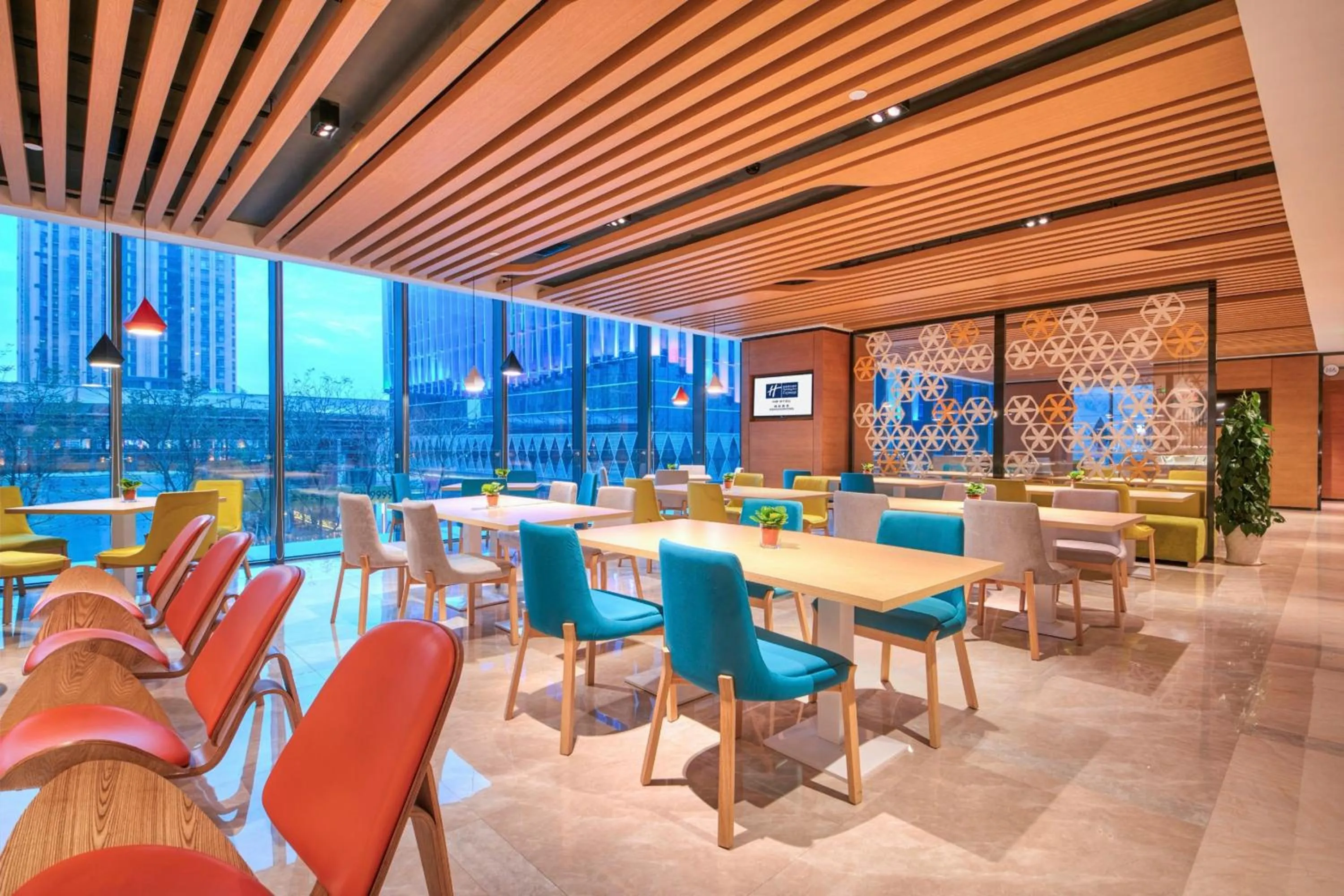 Restaurant/places to eat in Holiday Inn Express Fuzhou Downtown by IHG