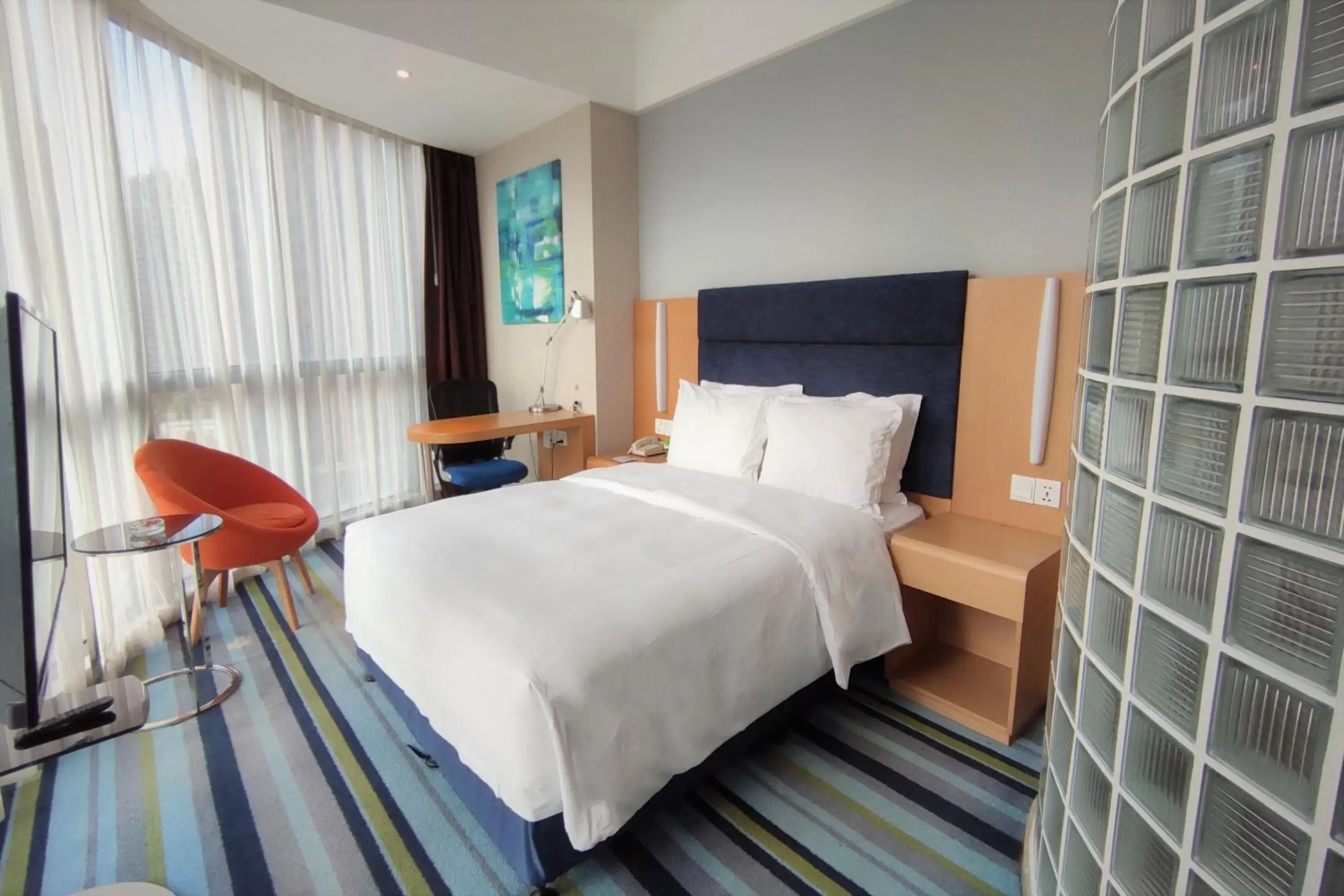 Photo of the whole room, Bed in Holiday Inn Express Fuzhou Downtown by IHG Photo of the whole room, Bed in Holiday Inn Express Fuzhou Downtown by IHG