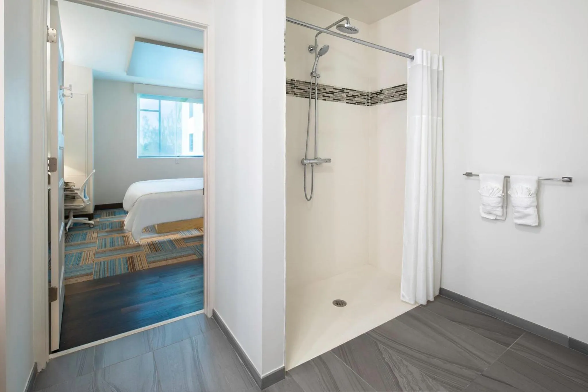 Bathroom, Bed in EVEN Hotel Miami - Airport by IHG