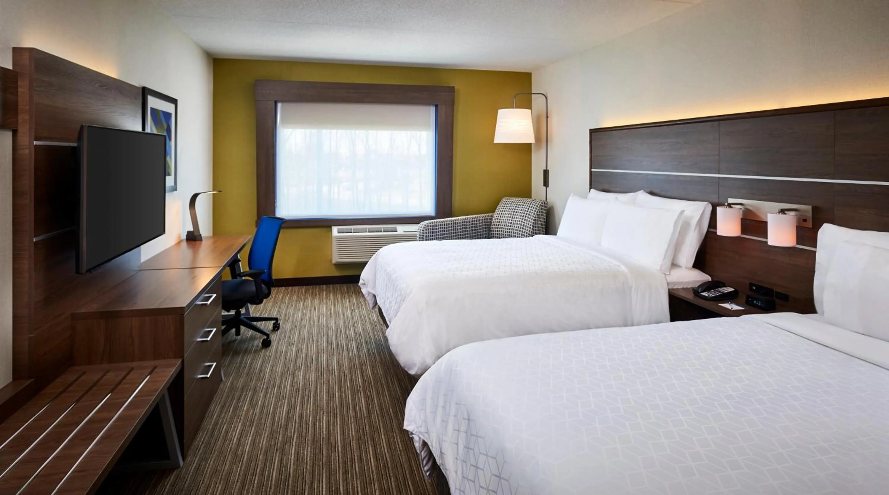 Photo of the whole room, Bed in Holiday Inn Express Niagara-On-The-Lake by IHG