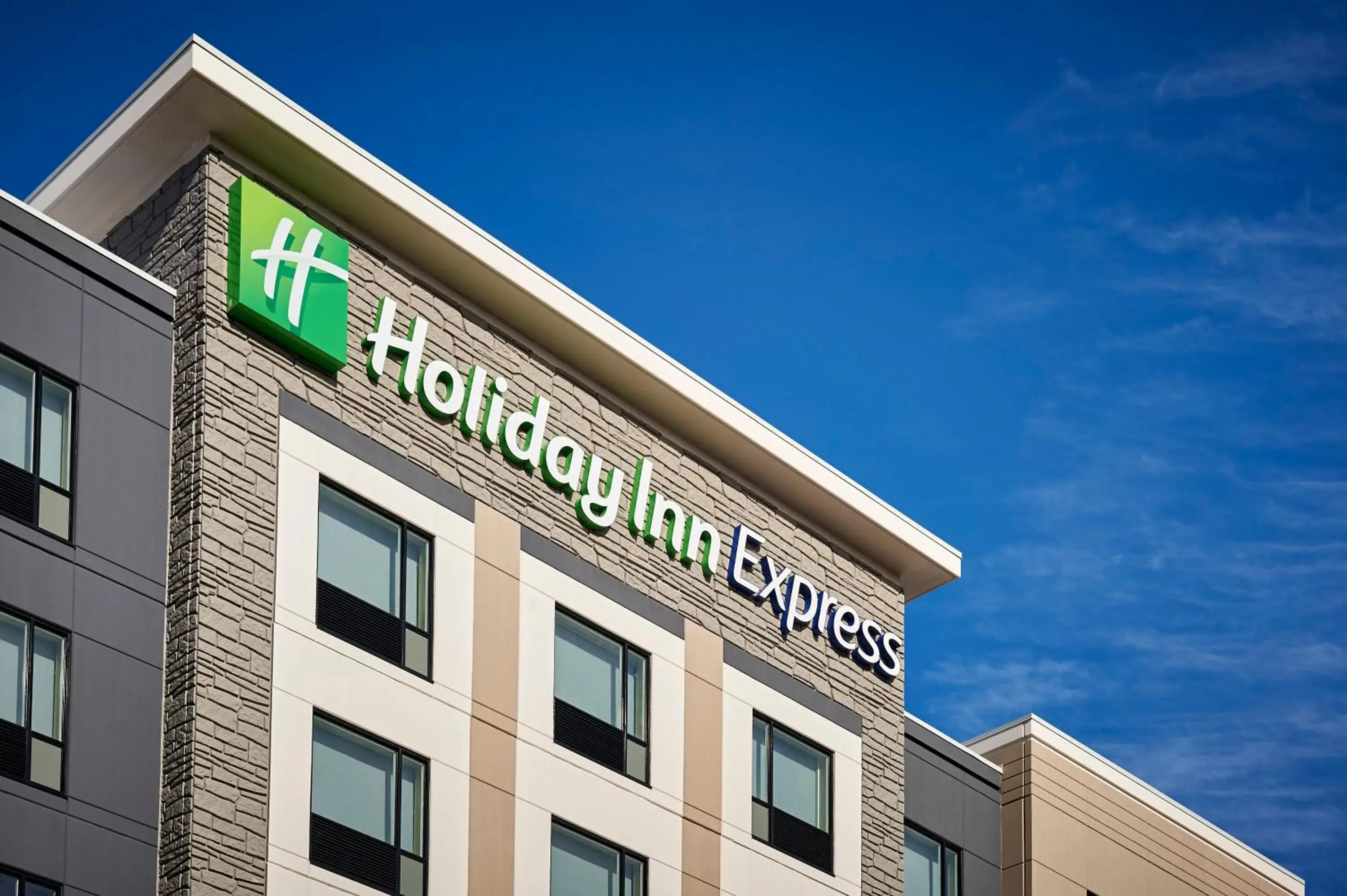 Property building in Holiday Inn Express Niagara-On-The-Lake by IHG Property building in Holiday Inn Express Niagara-On-The-Lake by IHG