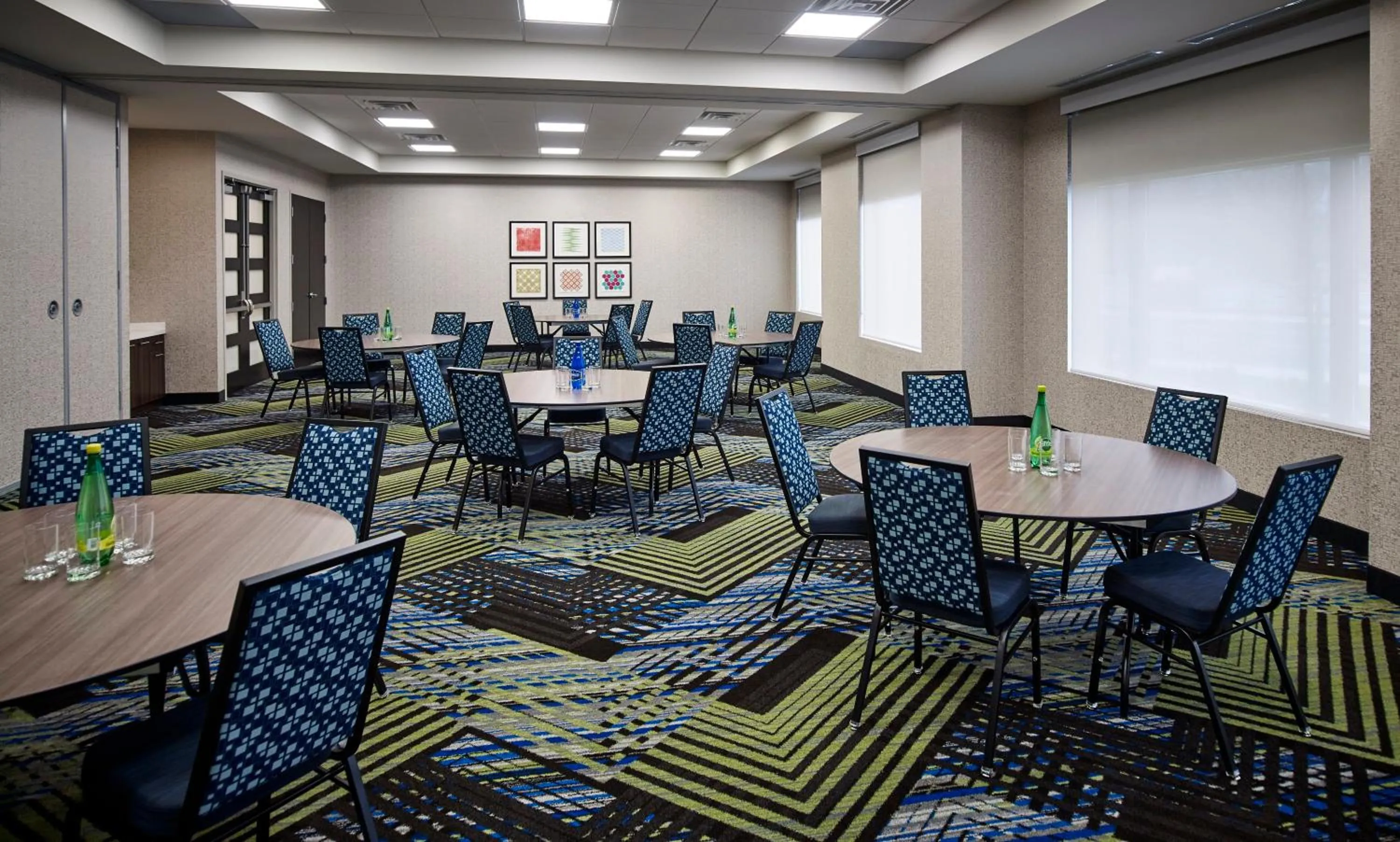 Meeting/conference room in Holiday Inn Express Niagara-On-The-Lake by IHG