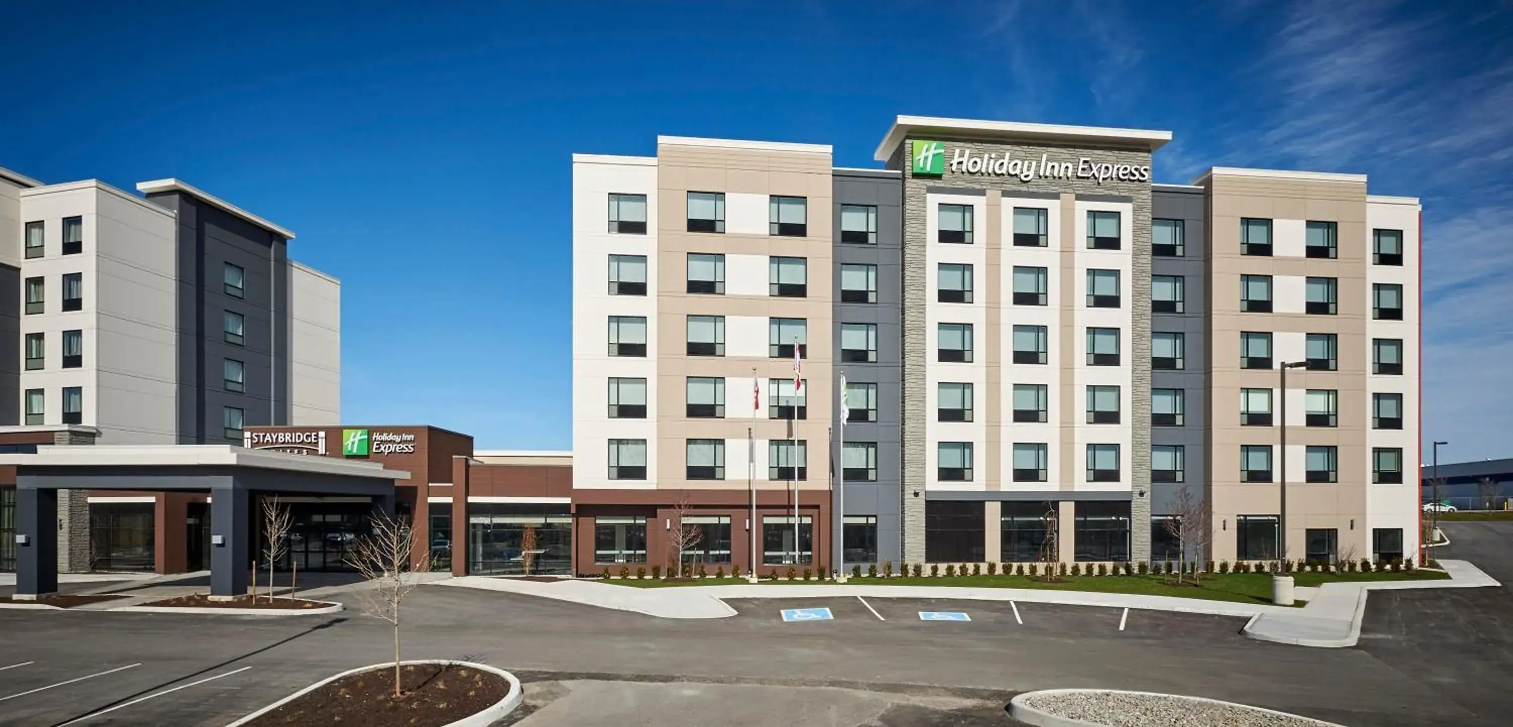 Property building in Holiday Inn Express Niagara-On-The-Lake by IHG Property building in Holiday Inn Express Niagara-On-The-Lake by IHG
