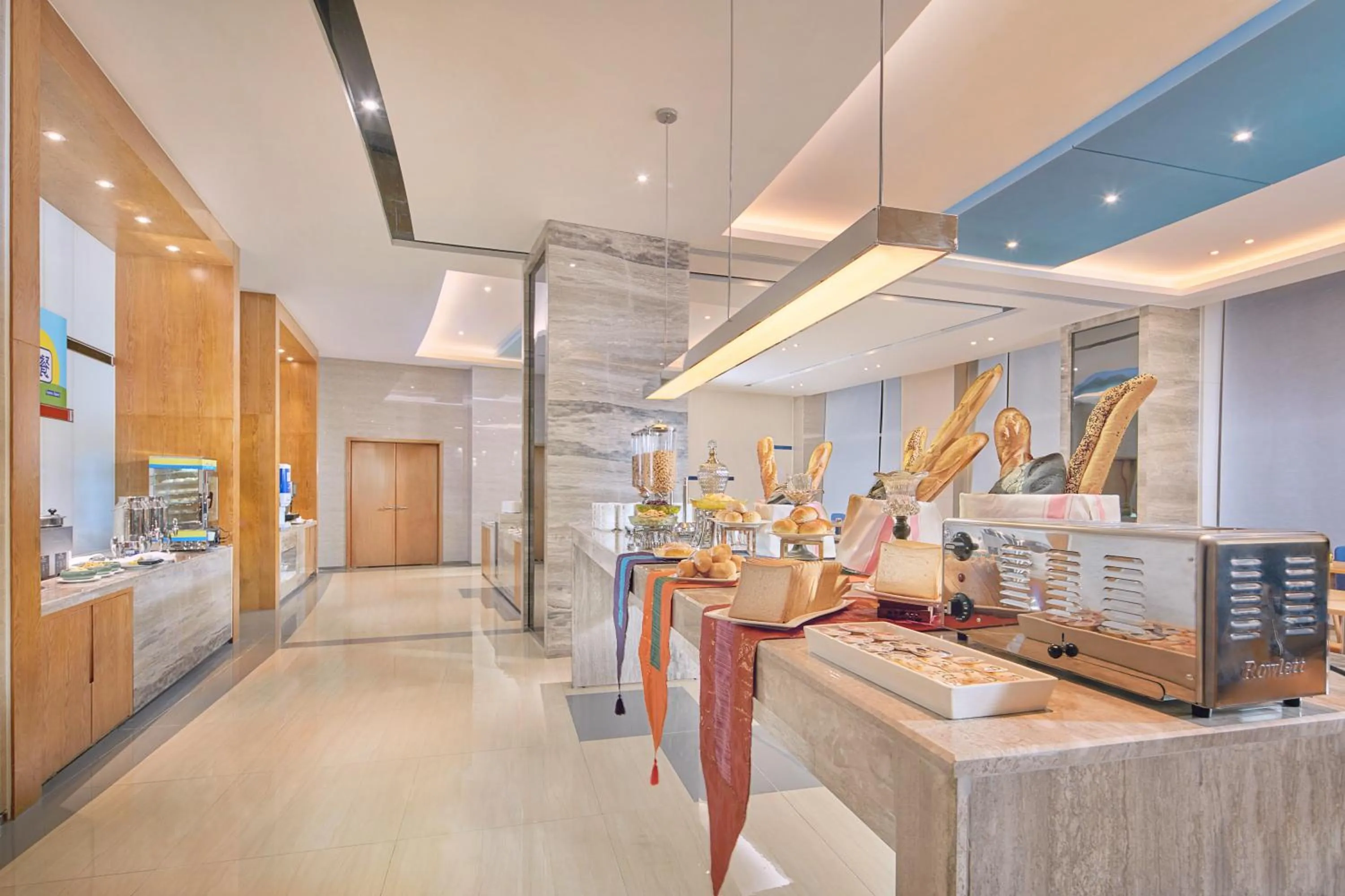 Restaurant/places to eat in Holiday Inn Express Hangzhou Gongshu by IHG