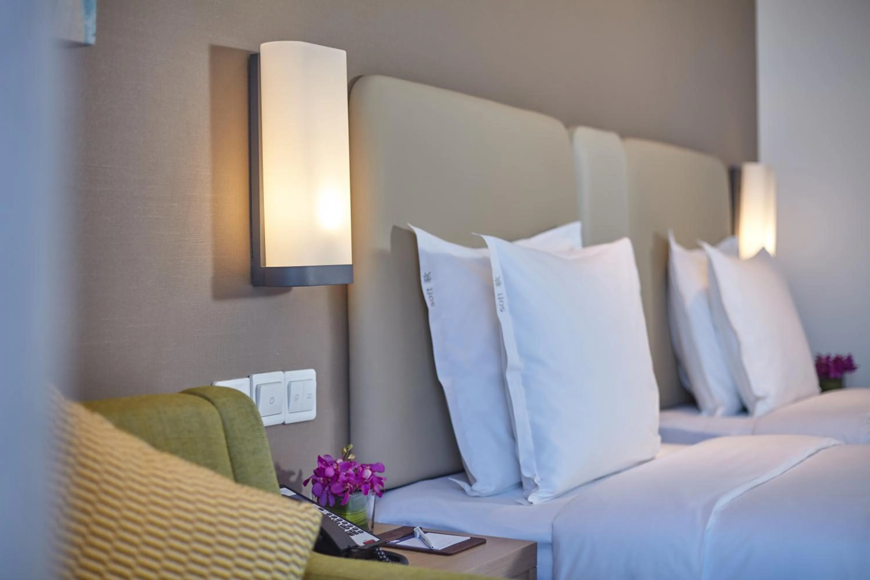 Photo of the whole room, Bed in Holiday Inn Express Hangzhou Gongshu by IHG