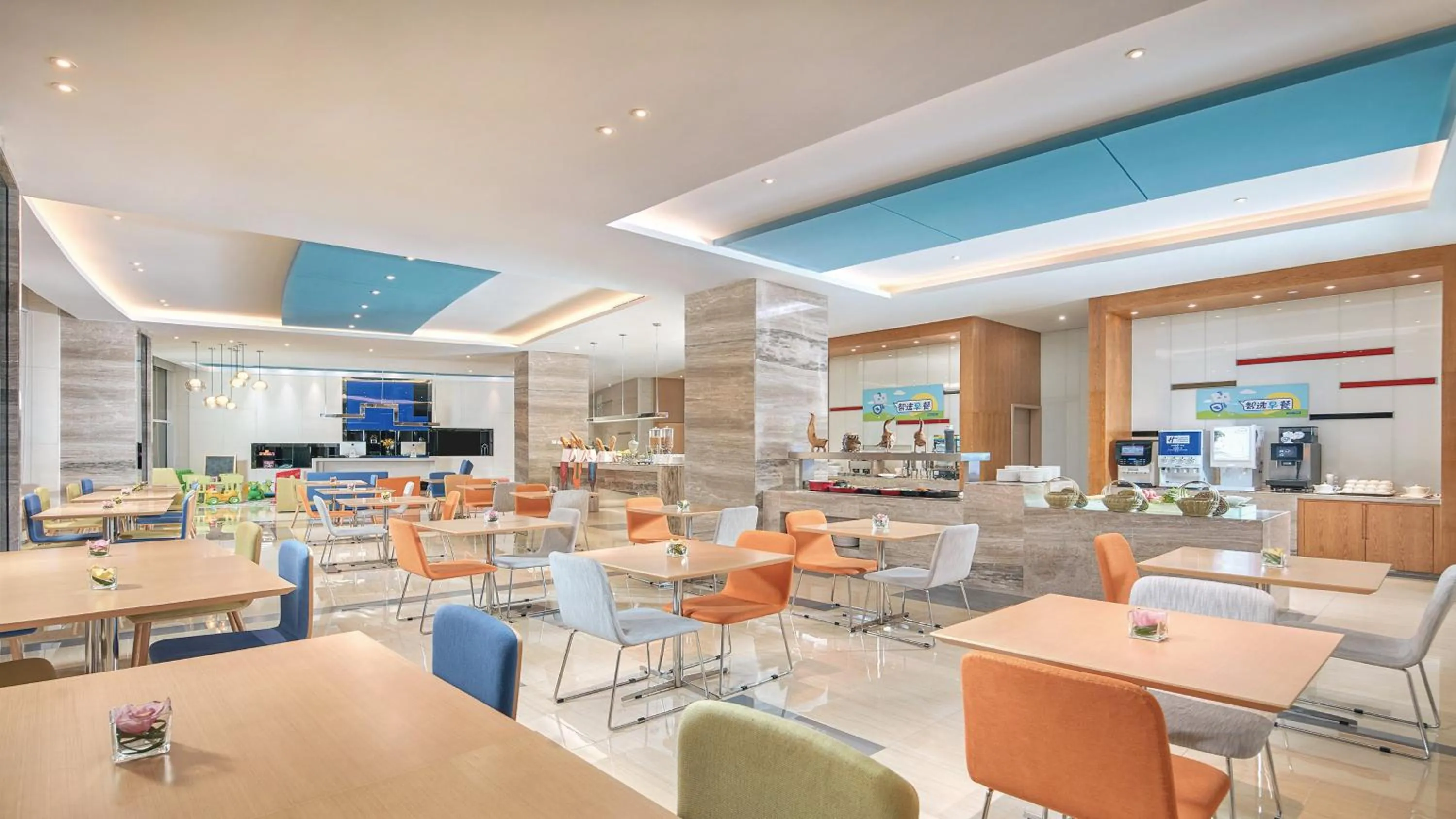 Restaurant/places to eat in Holiday Inn Express Hangzhou Gongshu by IHG