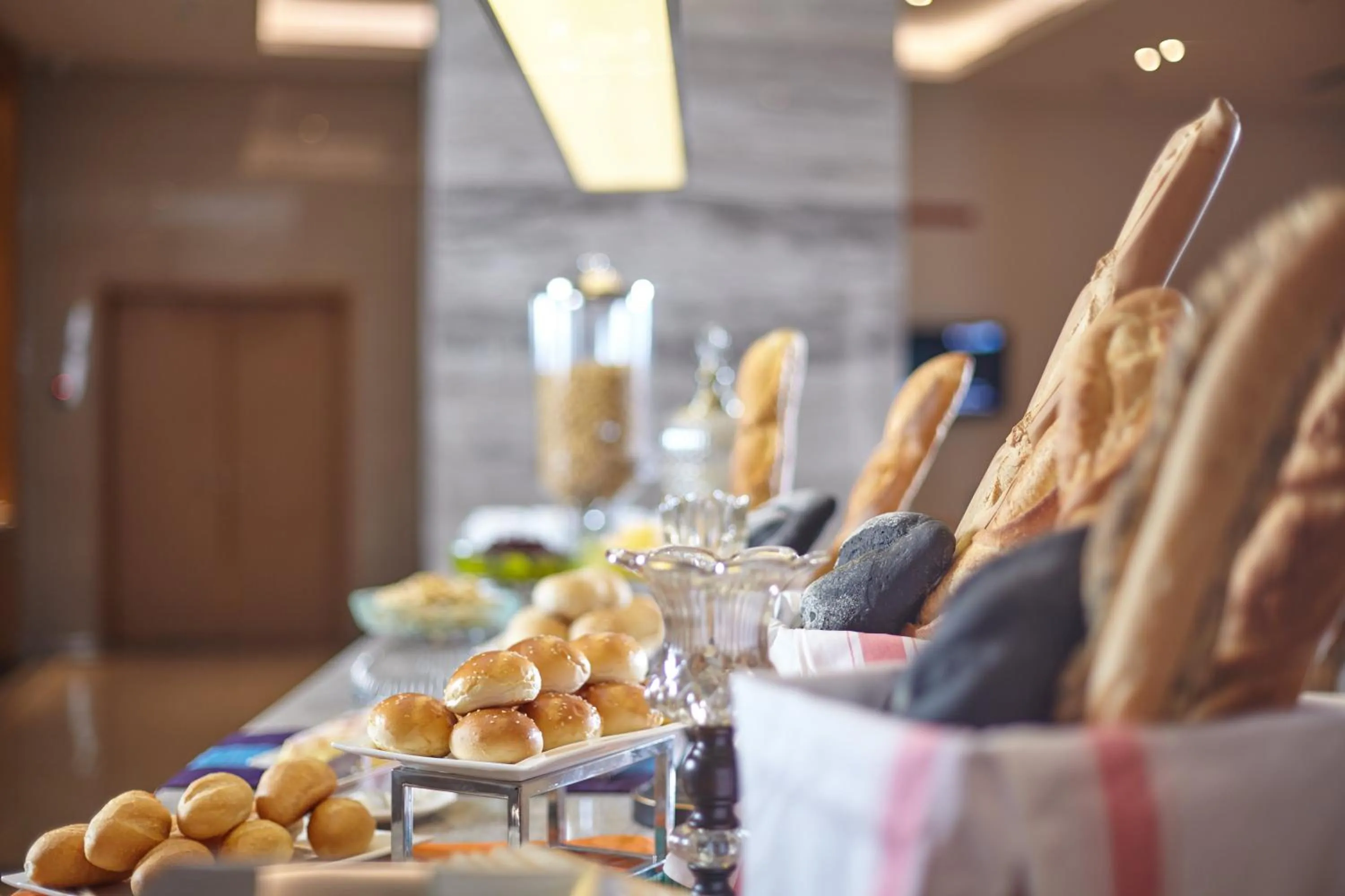 Restaurant/places to eat in Holiday Inn Express Hangzhou Gongshu by IHG