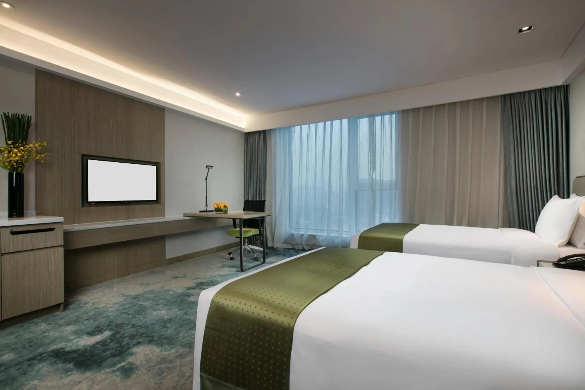 Photo of the whole room, Bed in Holiday Inn Hangzhou Gongshu by IHG
