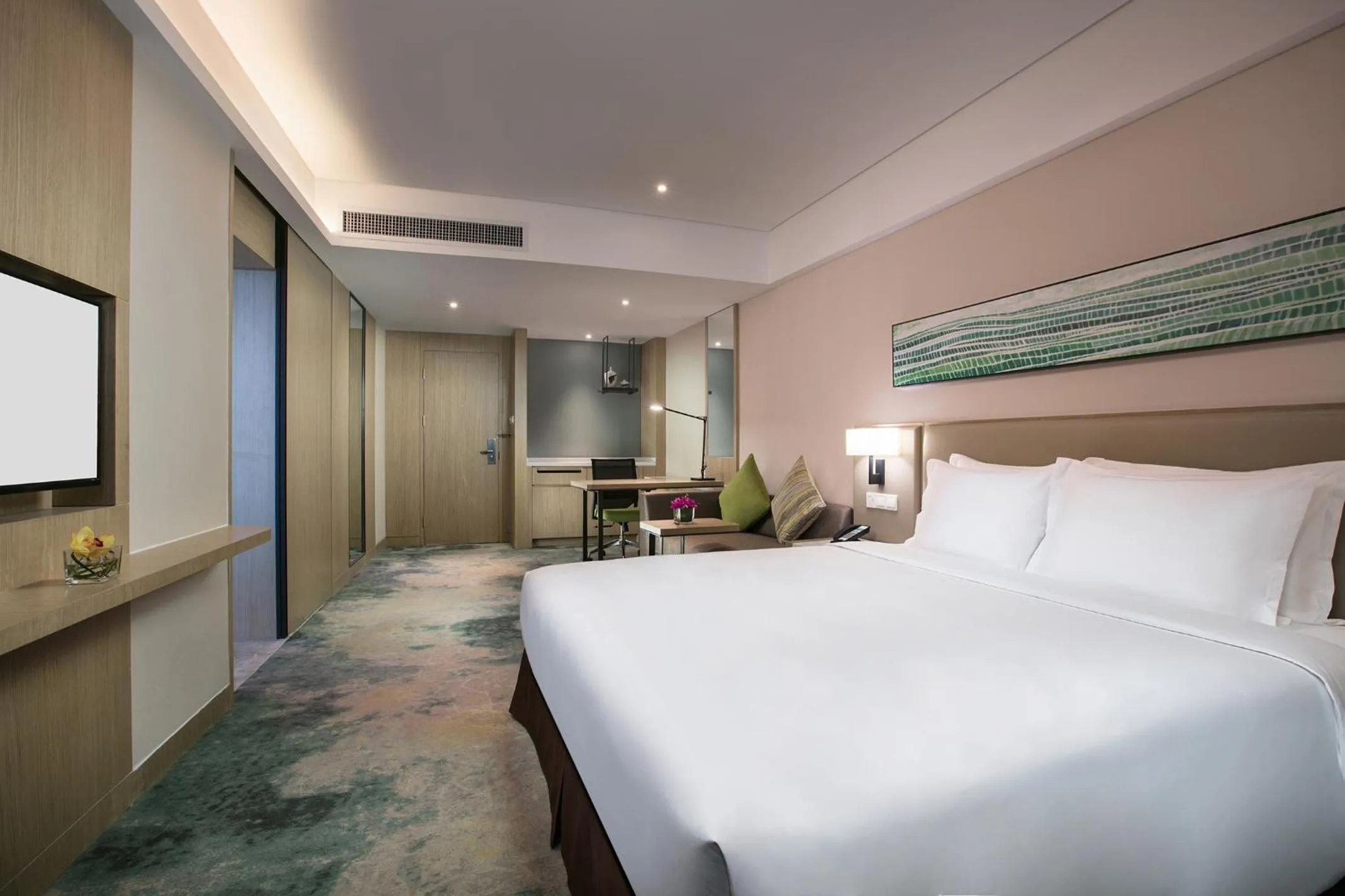 Bedroom, Bed in Holiday Inn Hangzhou Gongshu by IHG