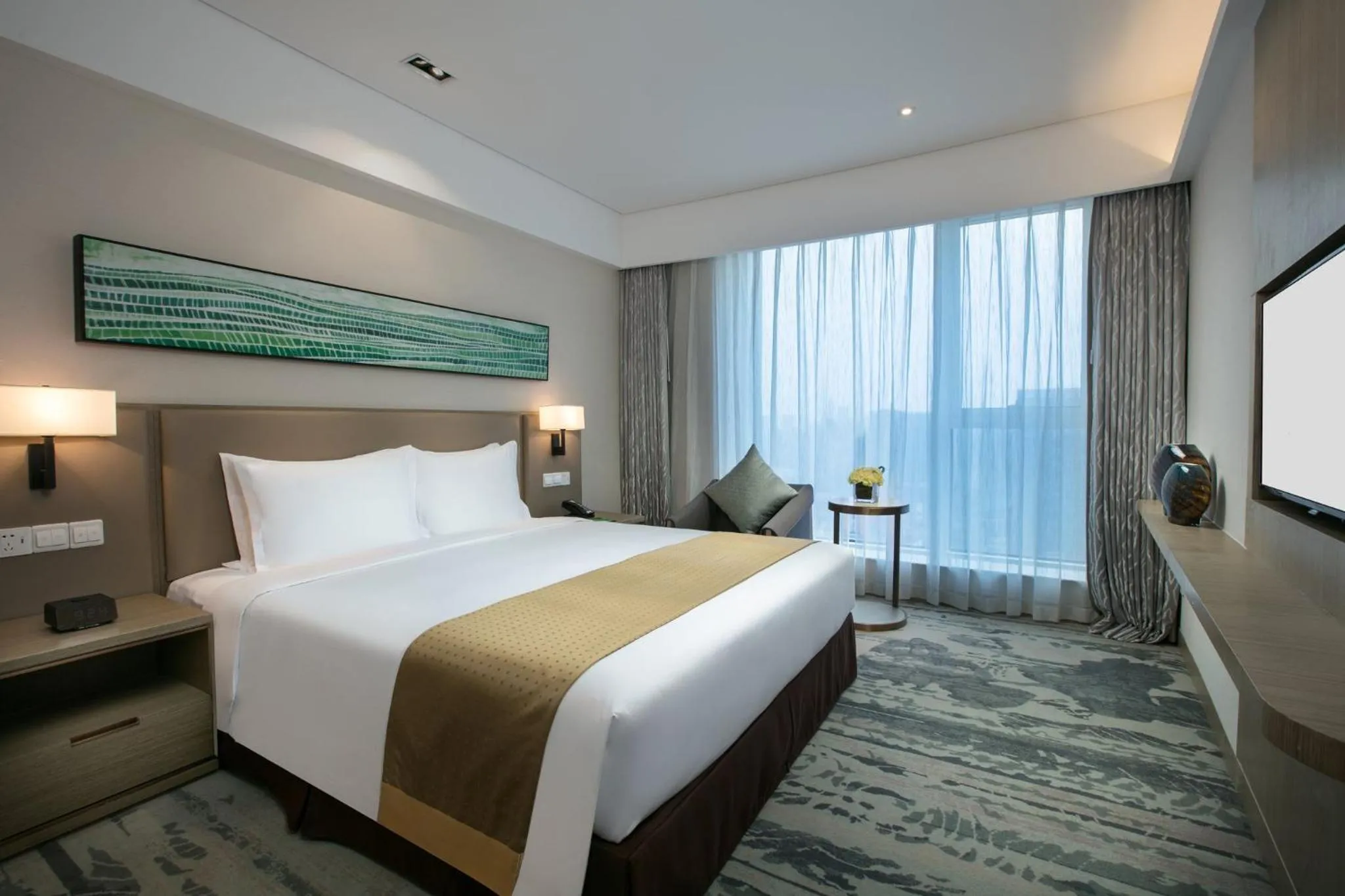 Photo of the whole room, Bed in Holiday Inn Hangzhou Gongshu by IHG
