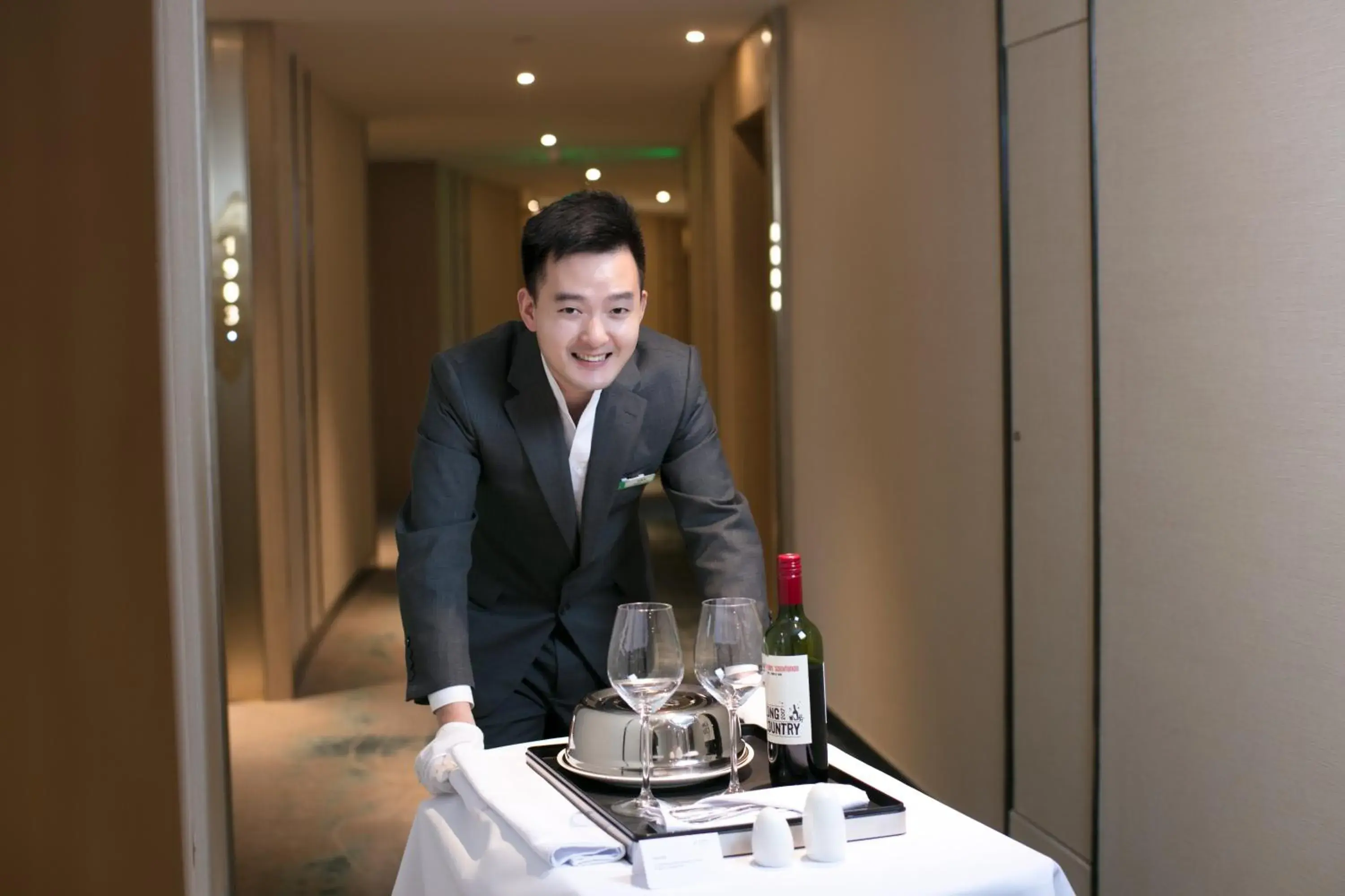 Bedroom in Holiday Inn Hangzhou Gongshu by IHG Bedroom in Holiday Inn Hangzhou Gongshu by IHG
