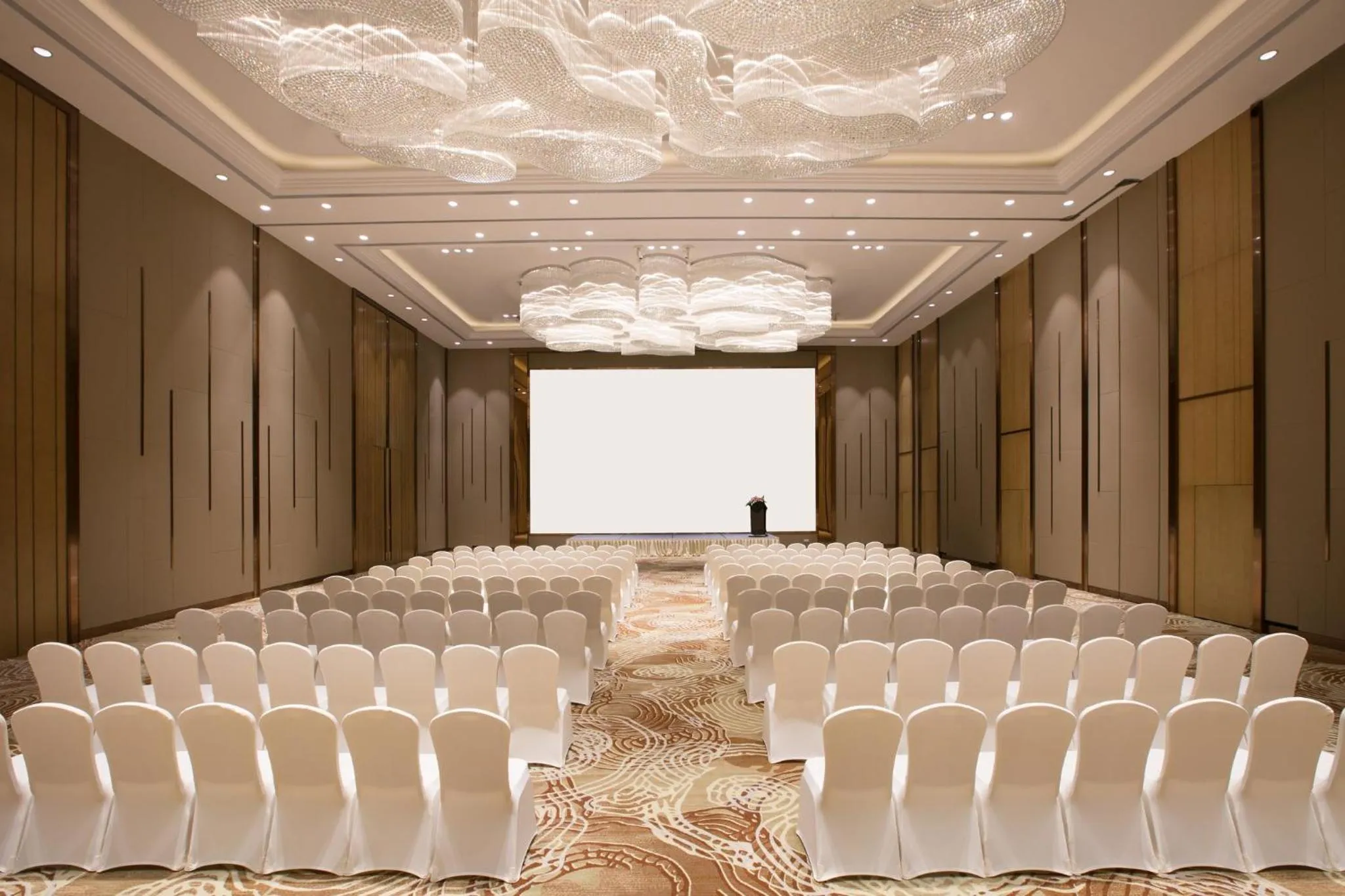 Meeting/conference room in Holiday Inn Hangzhou Gongshu by IHG