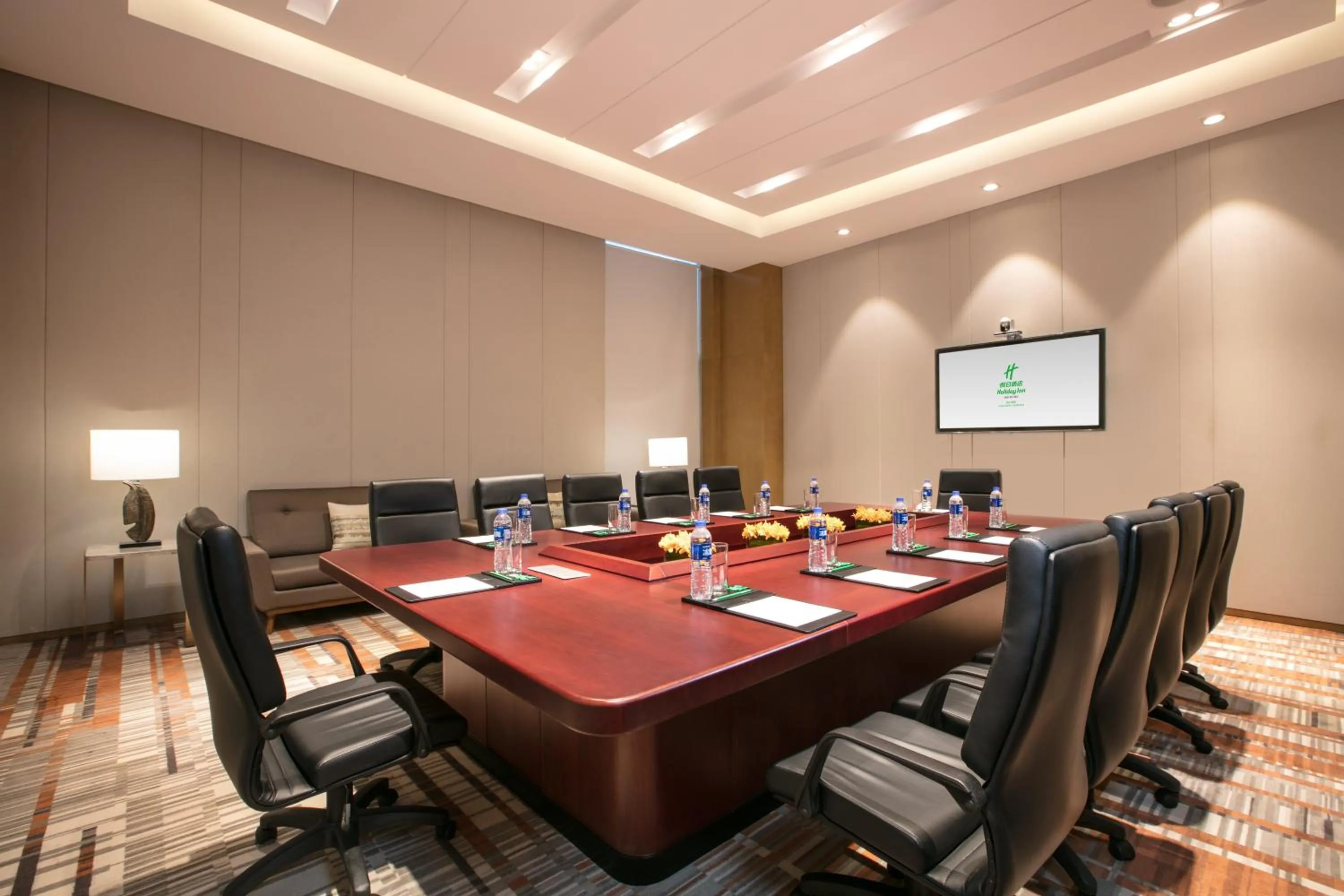 Meeting/conference room in Holiday Inn Hangzhou Gongshu by IHG