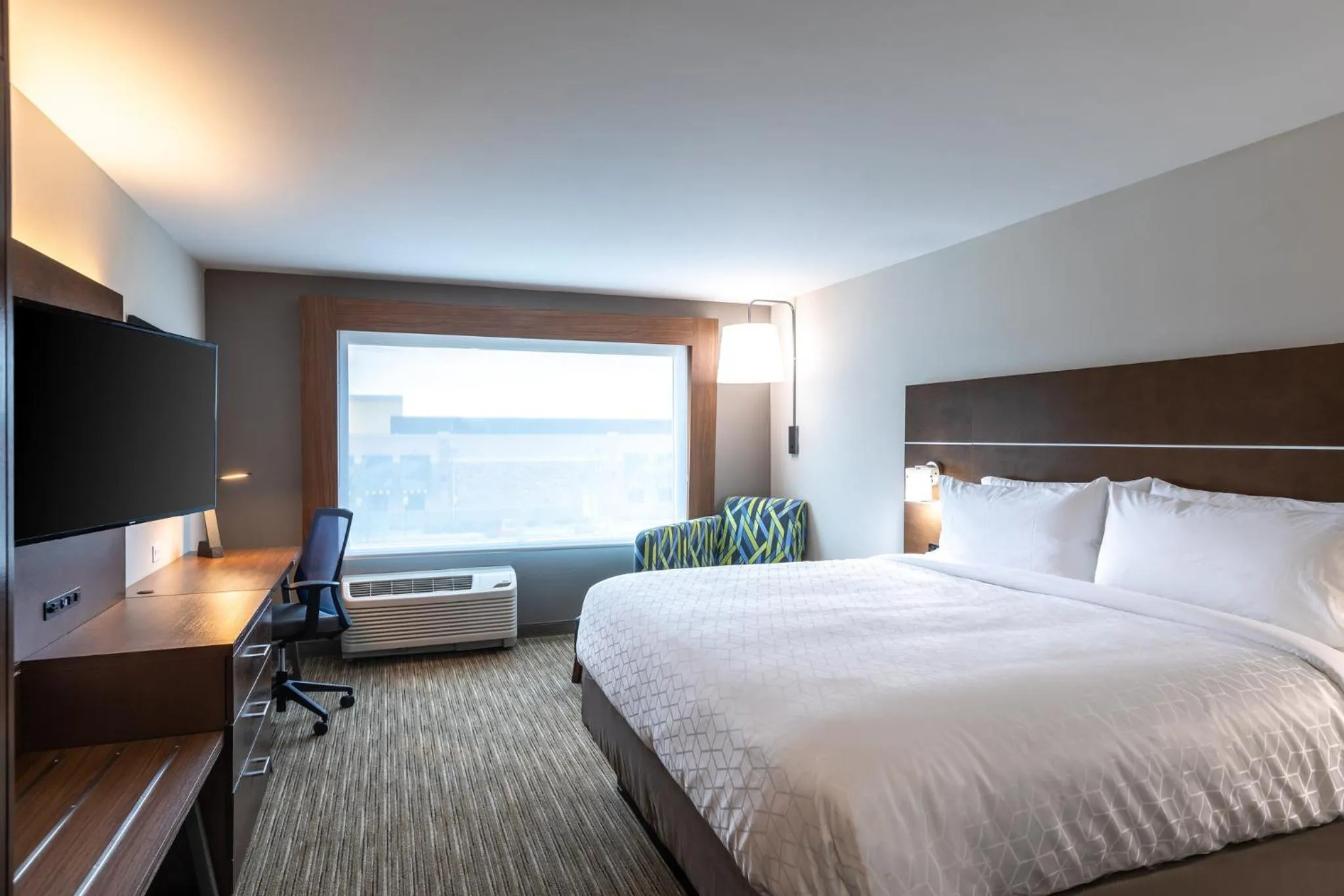 Photo of the whole room, Bed in Holiday Inn Express & Suites Gainesville - Lake Lanier Area by IHG